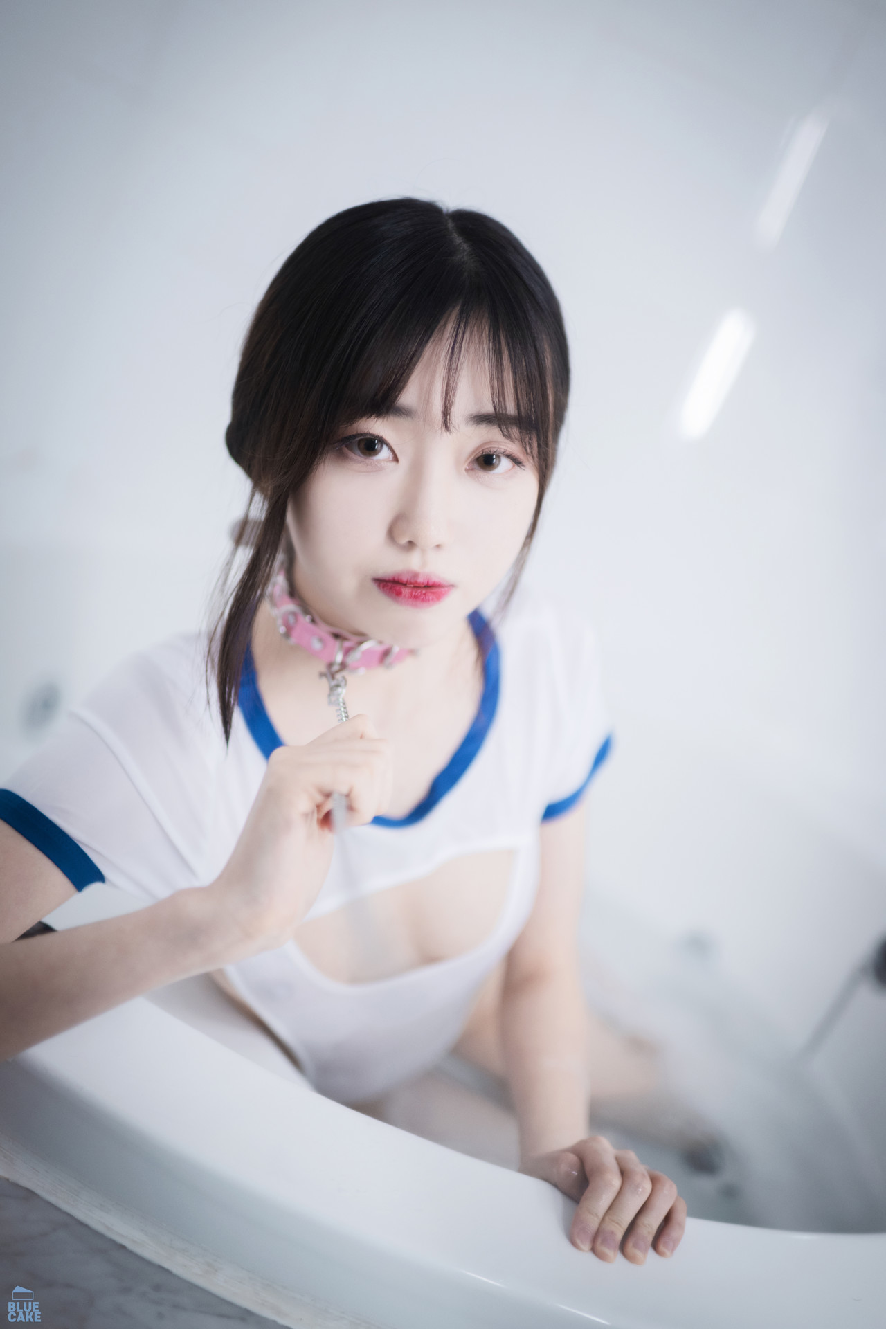 Kim Ji-Won 김지원, [BLUECAKE] White One + RED.Ver &#8211; Set.01(13)