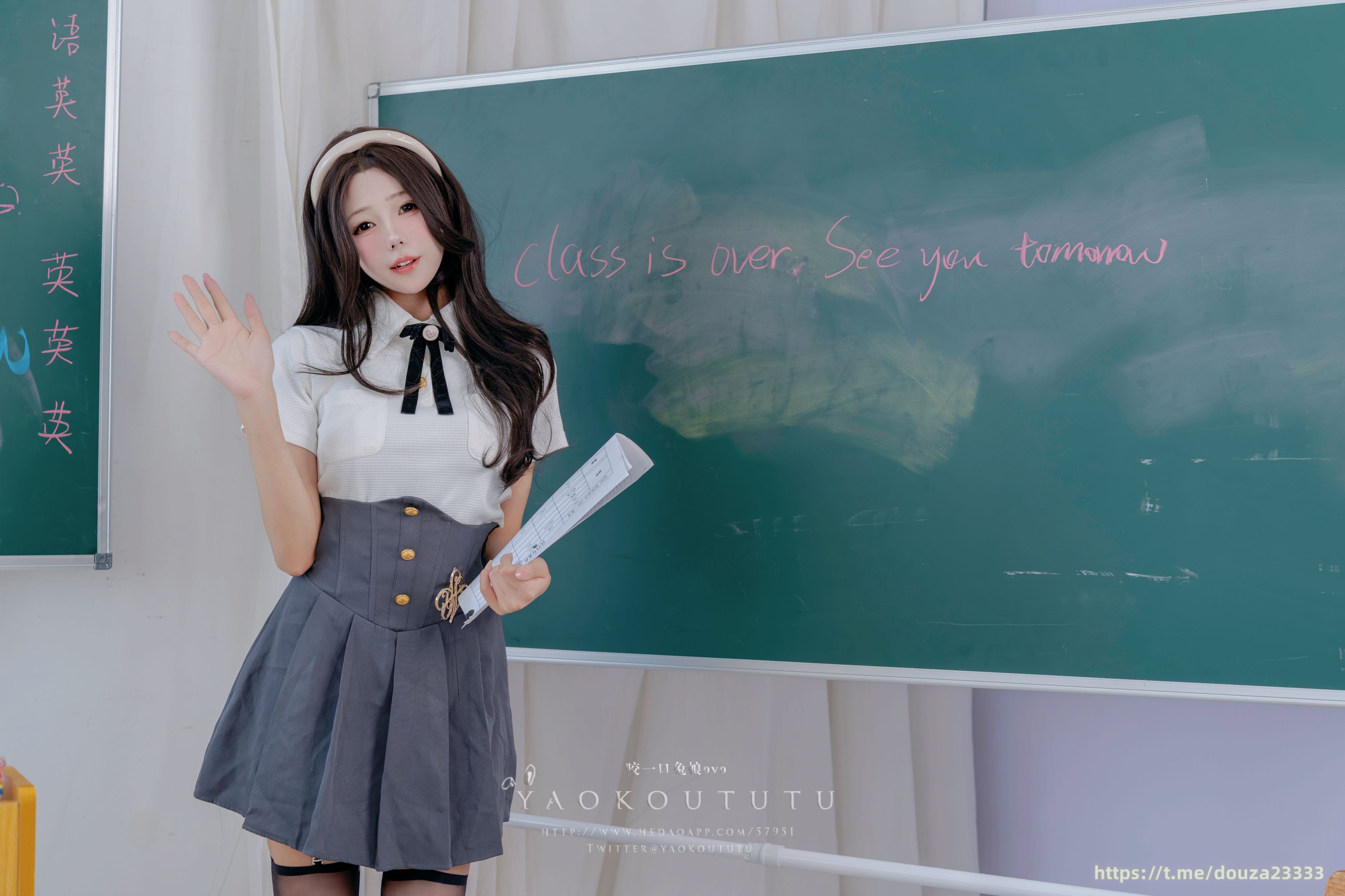 十月订阅『实习老师的欢迎仪式』80P+1V Touch it（11月2打赏群资源）(19)