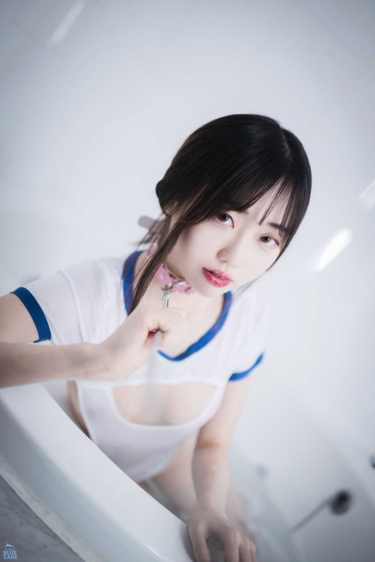Kim Ji-Won 김지원, [BLUECAKE] White One + RED.Ver &#8211; Set.01(16)