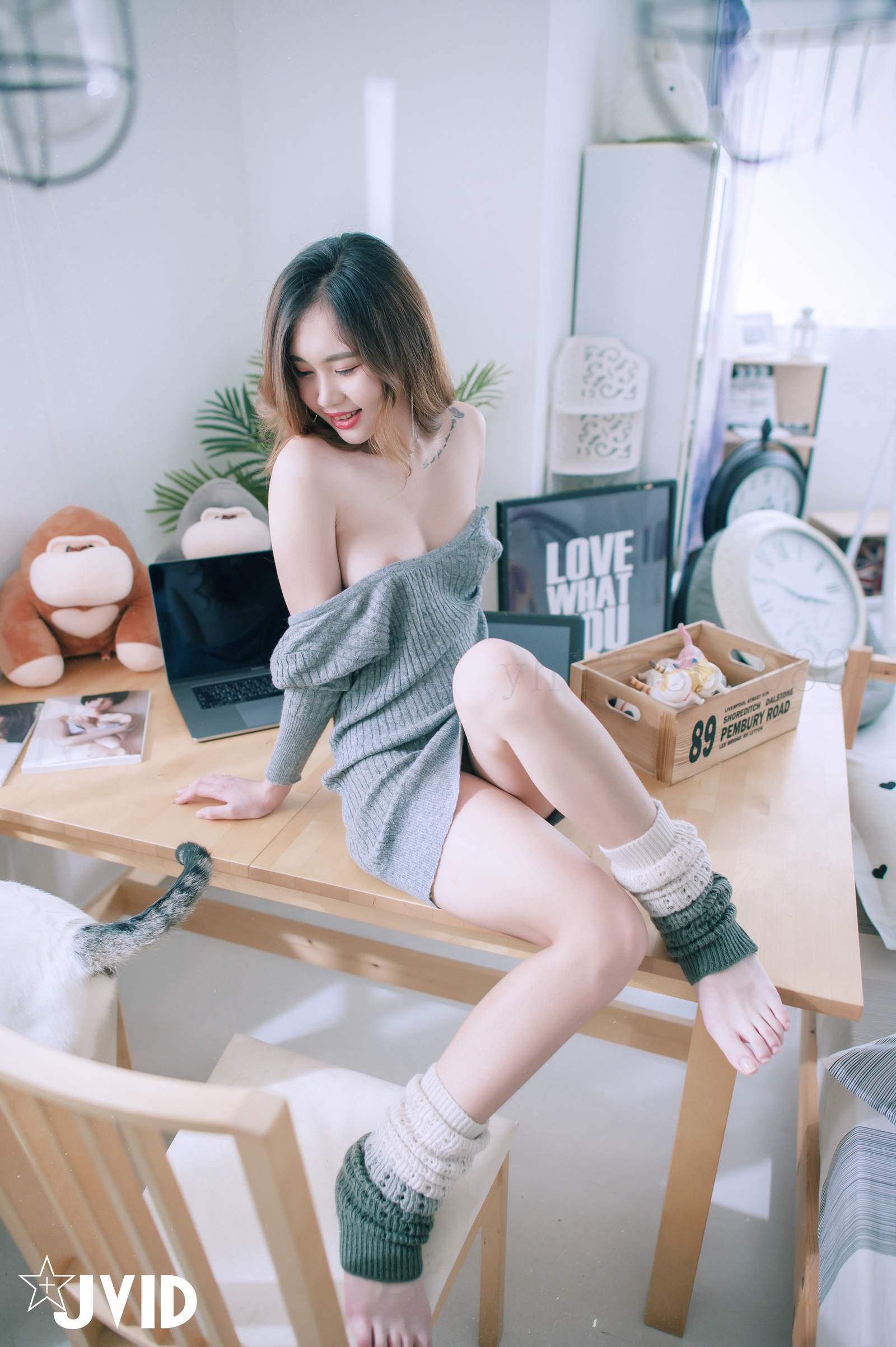 JVID精品 美乳女神Jessica到友人家看貓被強制高潮 Set.02(39)