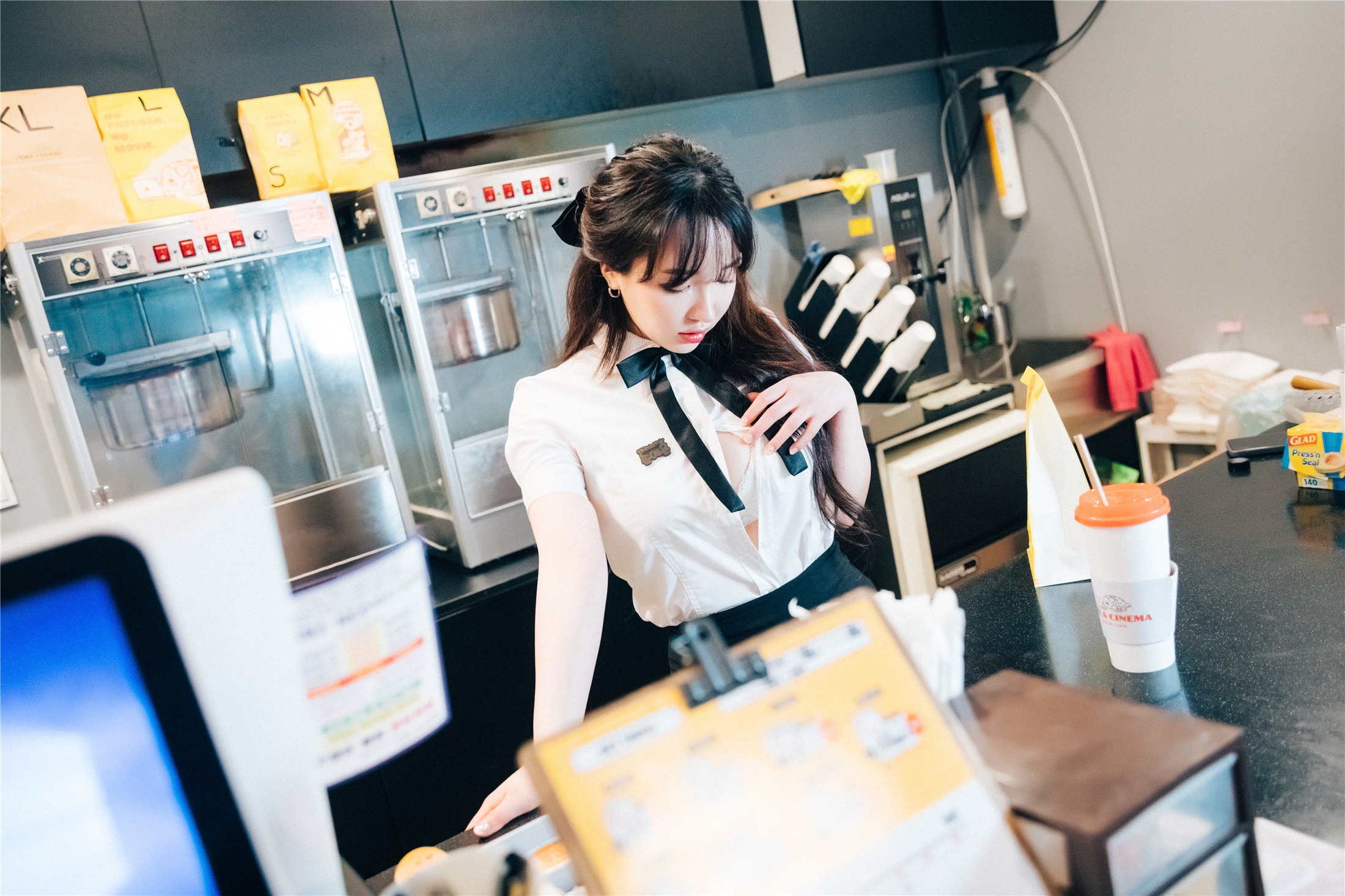 [Loozy] Son Ye-Eun (손예은) - Ticket Girl 120P(10)