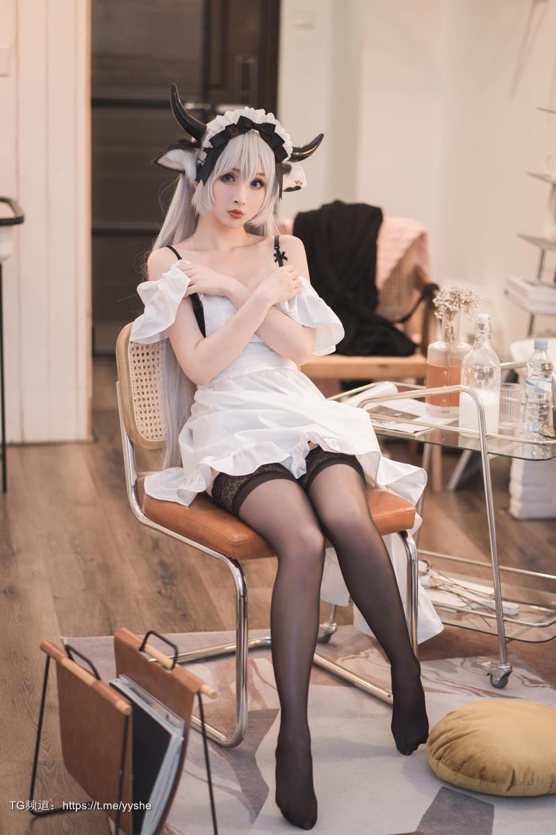 [Cos]凉凉子 - 牛奶女仆[45p](1)
