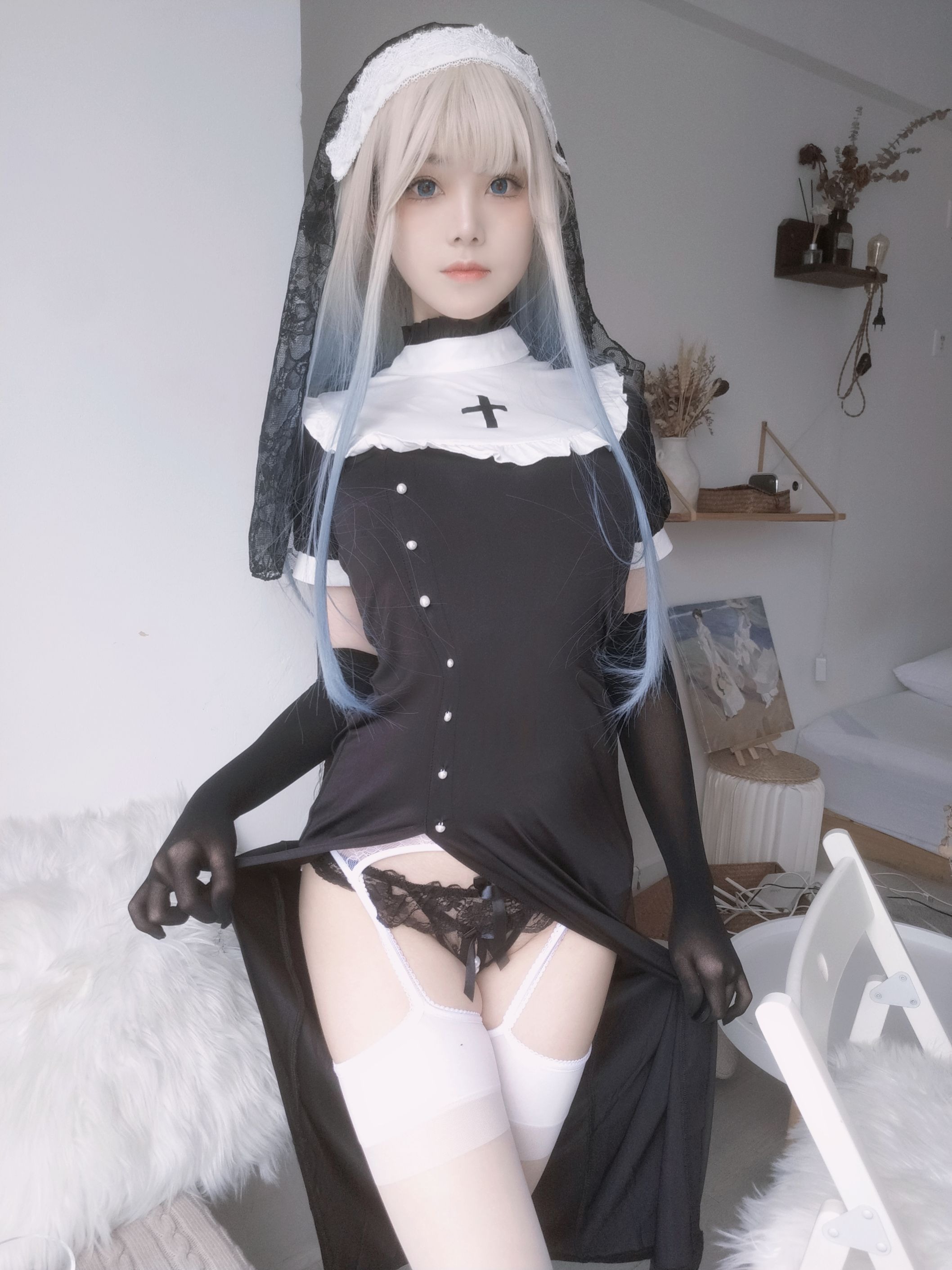 蜜汁猫裘 - 修女自拍 [35P6V-829MB](14)