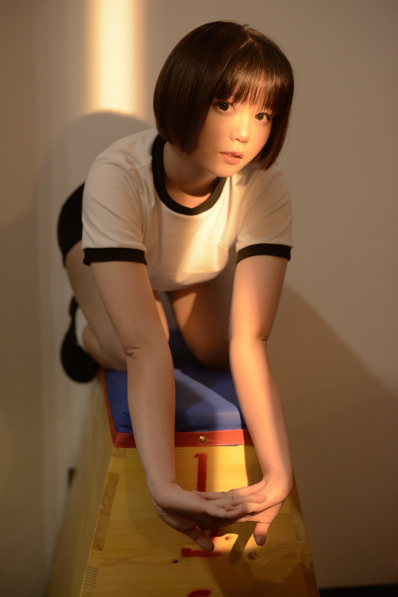 [福利姬]きょう肉肉 - スポーツ倉庫でロック[51P+1V](7)