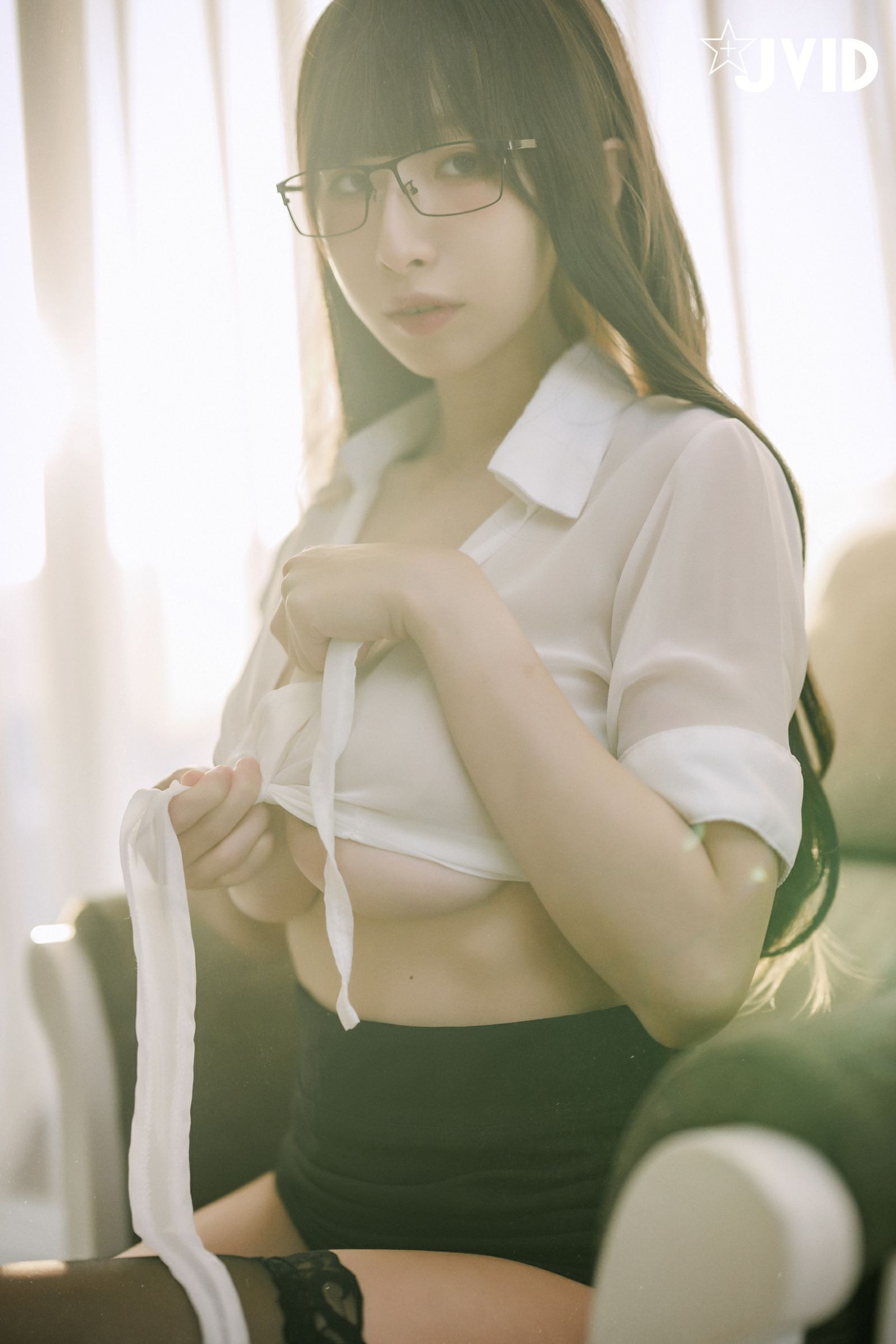 JVID 黎菲儿 色色的、能幹的超巨乳女同事(81)