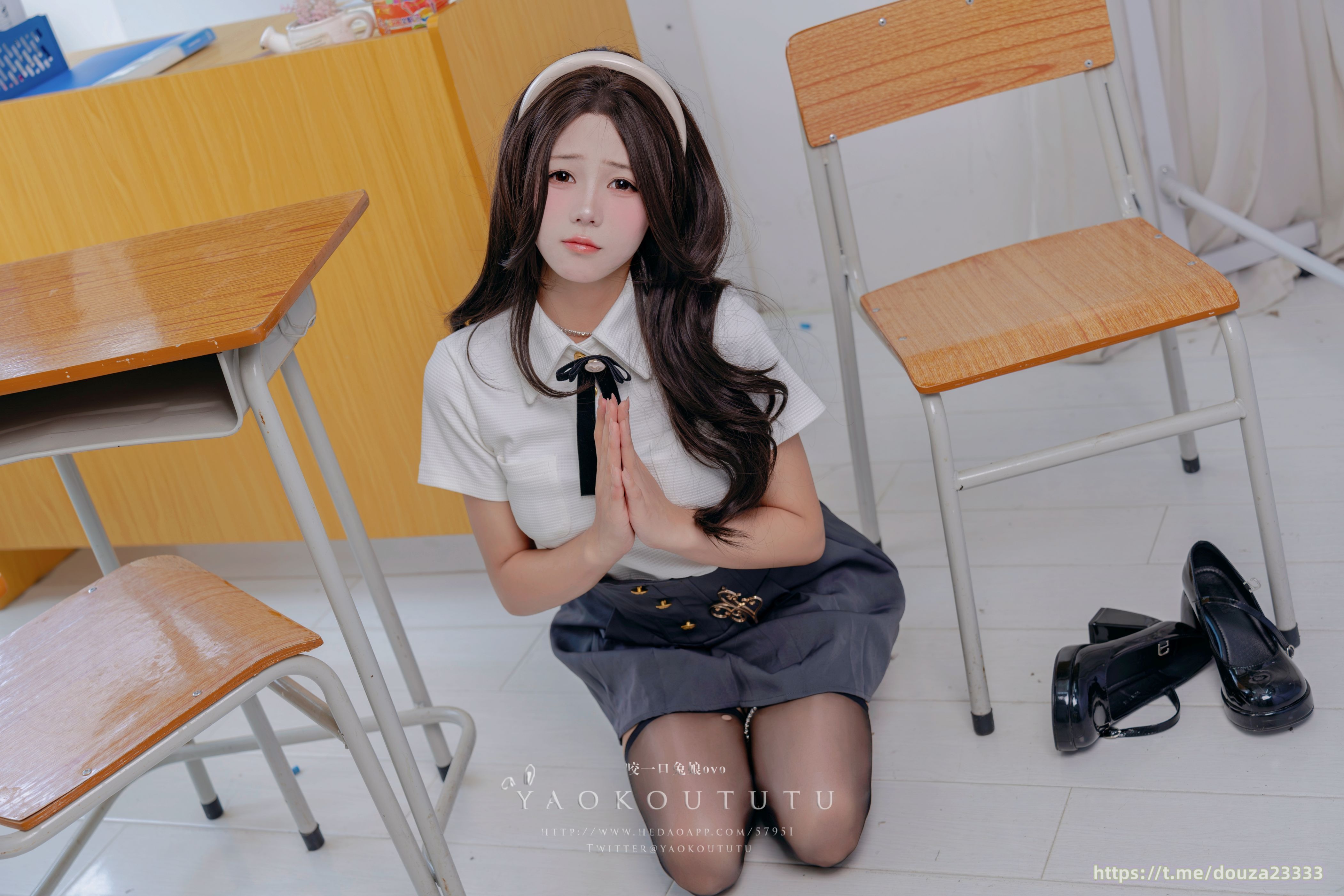 十月订阅『实习老师的欢迎仪式』80P+1V Touch it（11月2打赏群资源）(42)