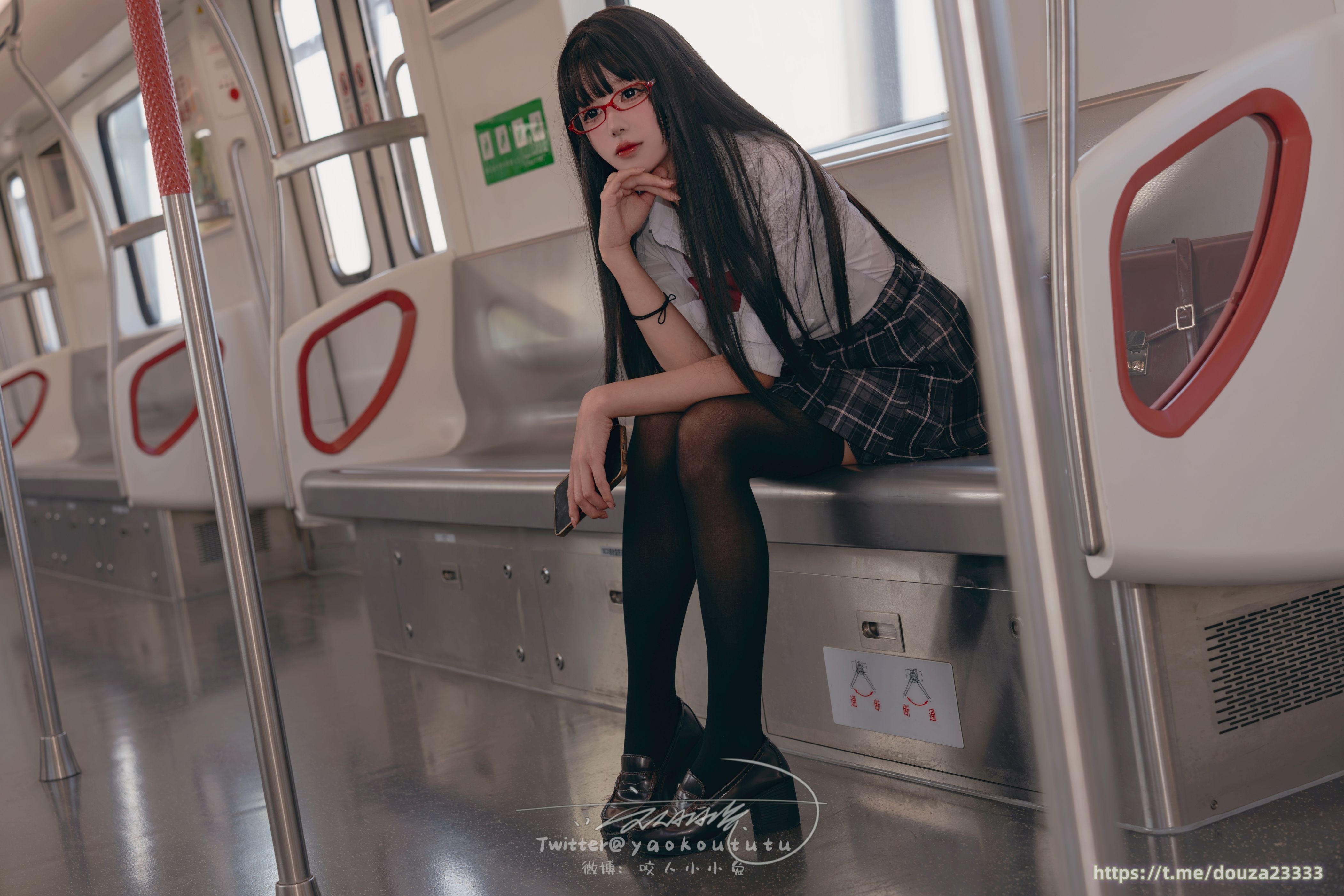 十二月作品『电车惊魂』71P+1V 期待（12月13打赏群资源）(10)