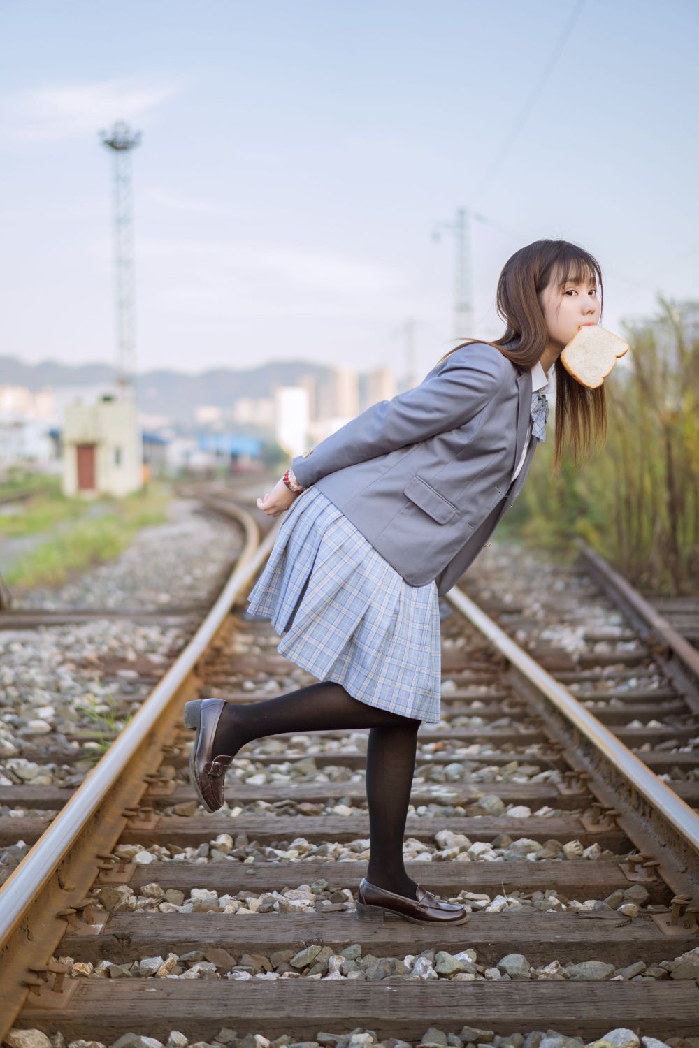镜酱-私奔 制服[30P](3)
