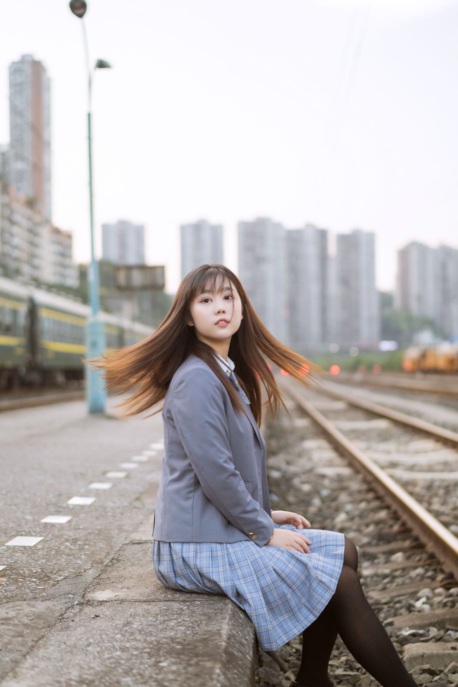 镜酱-私奔 制服[30P](19)