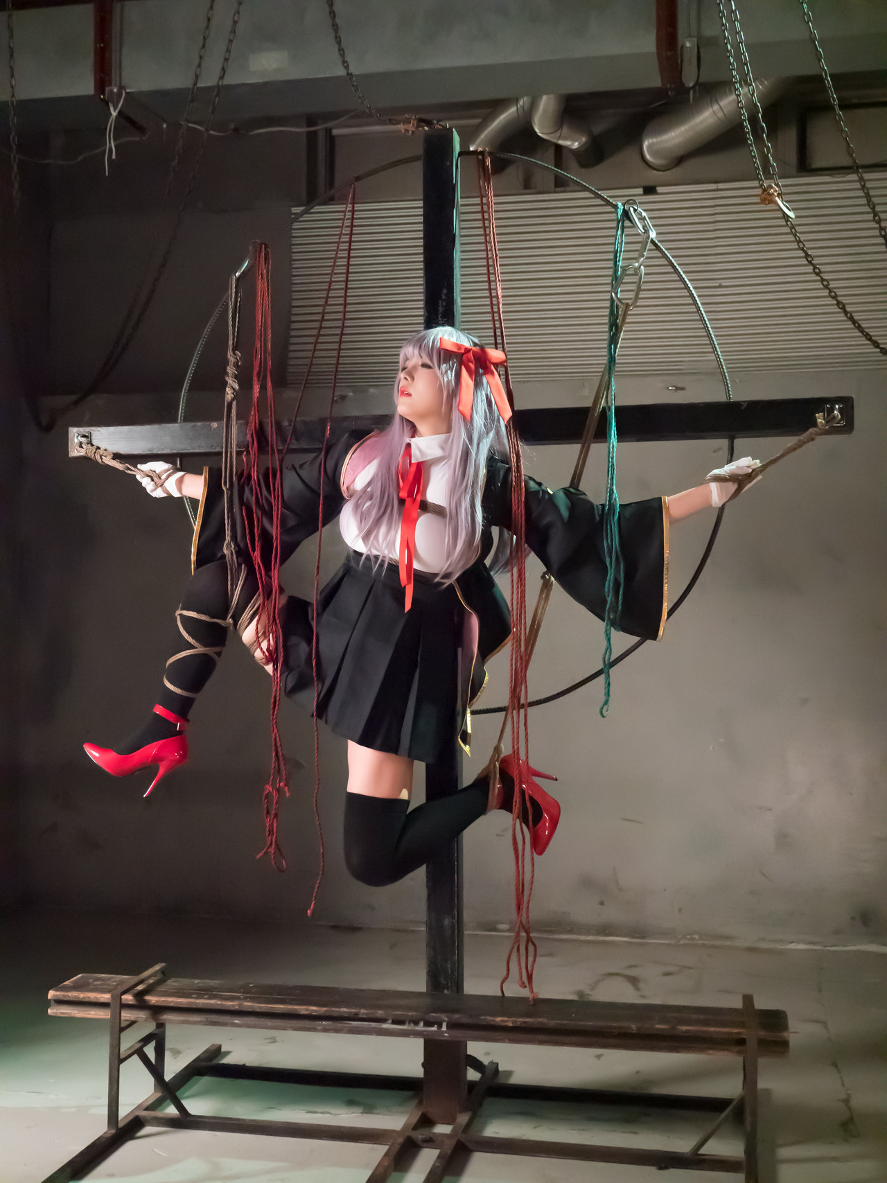 あなたが好きなのは？ダークな世界観で緊縛されている少女(43)
