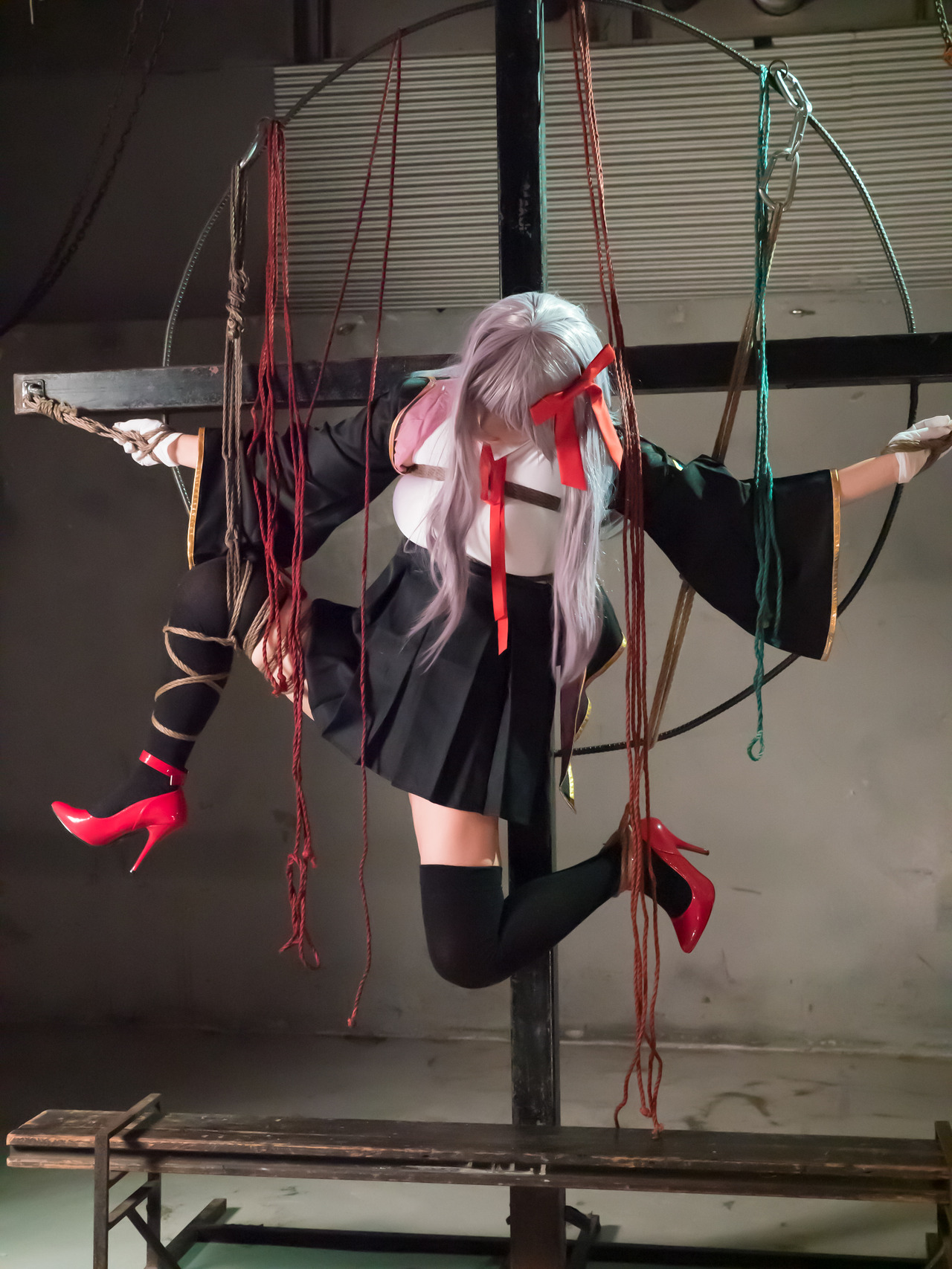 あなたが好きなのは？ダークな世界観で緊縛されている少女(45)