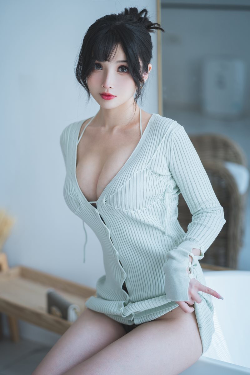 [Cos]凉凉子 - 人妻毛衣 [54P]