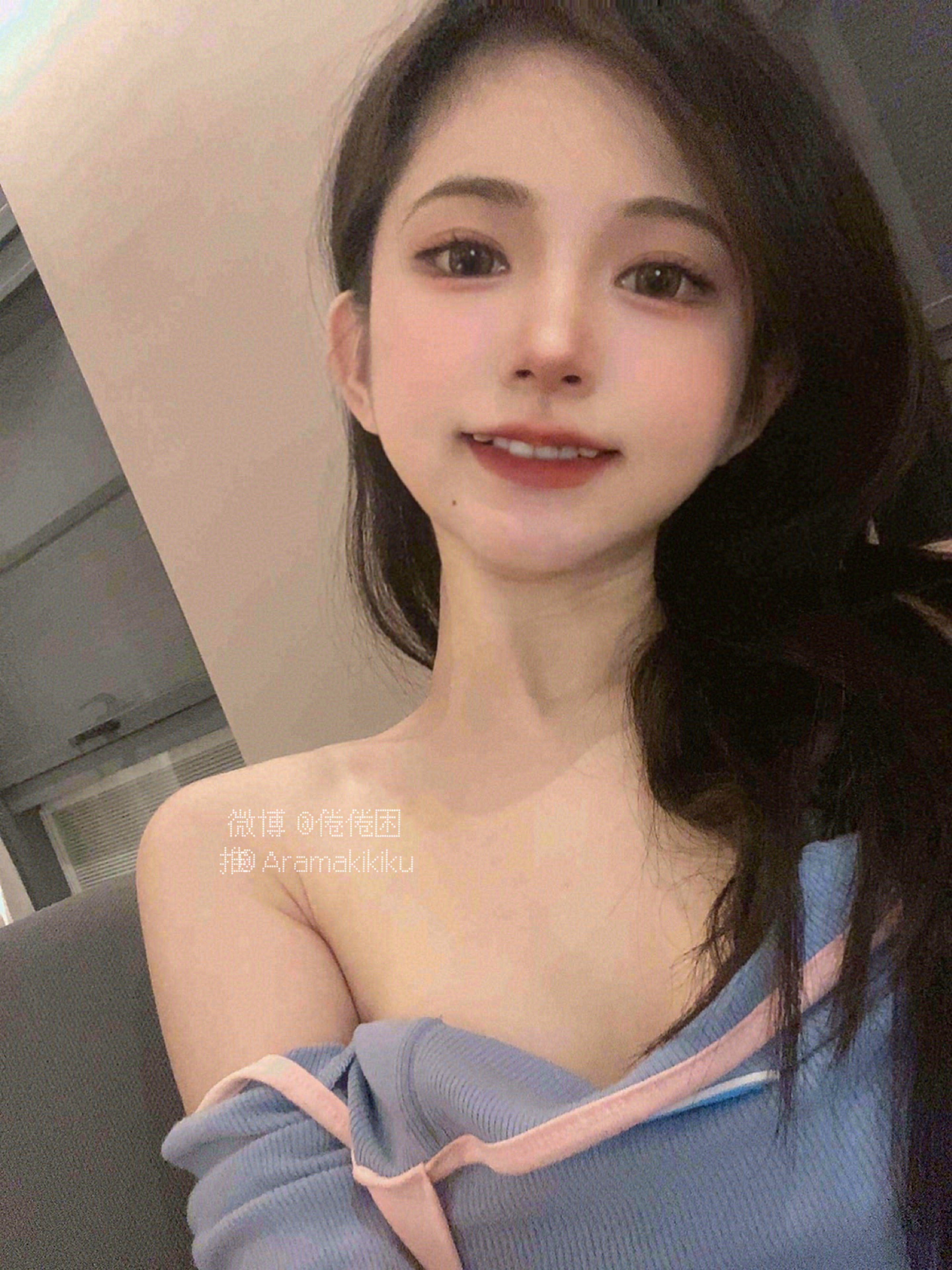 倦倦喵 露背裙 [32P2V-237MB](3)