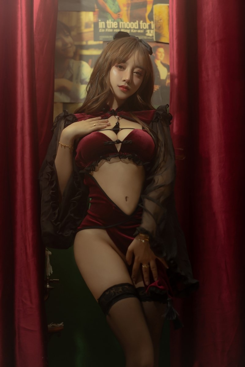 [Cos]过期米线线喵 - 红丝绒旗袍[53P](23)