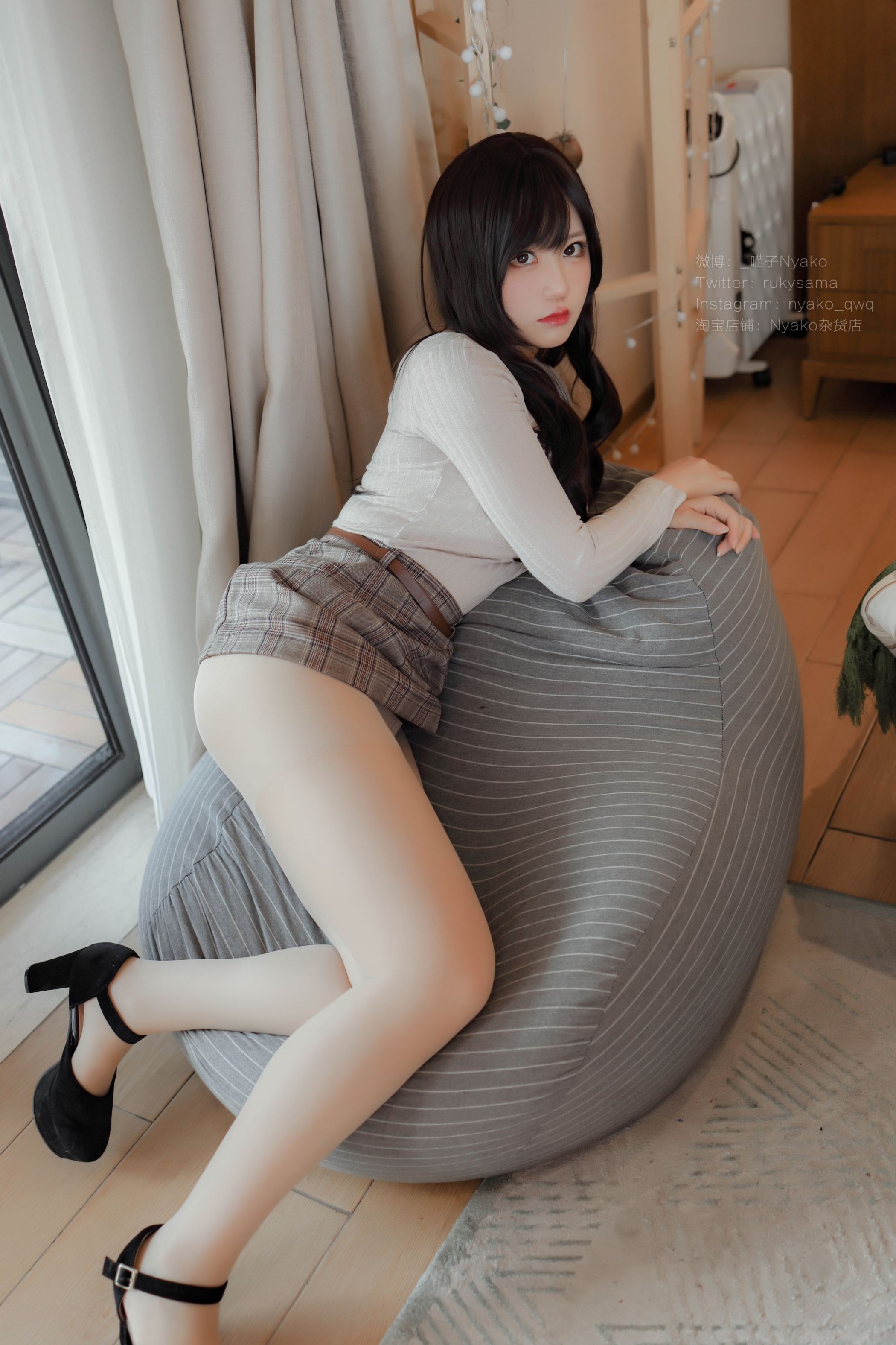 喵子Nyako 31人妻本X姐姐的居家假日 170P+9分钟视频(26)
