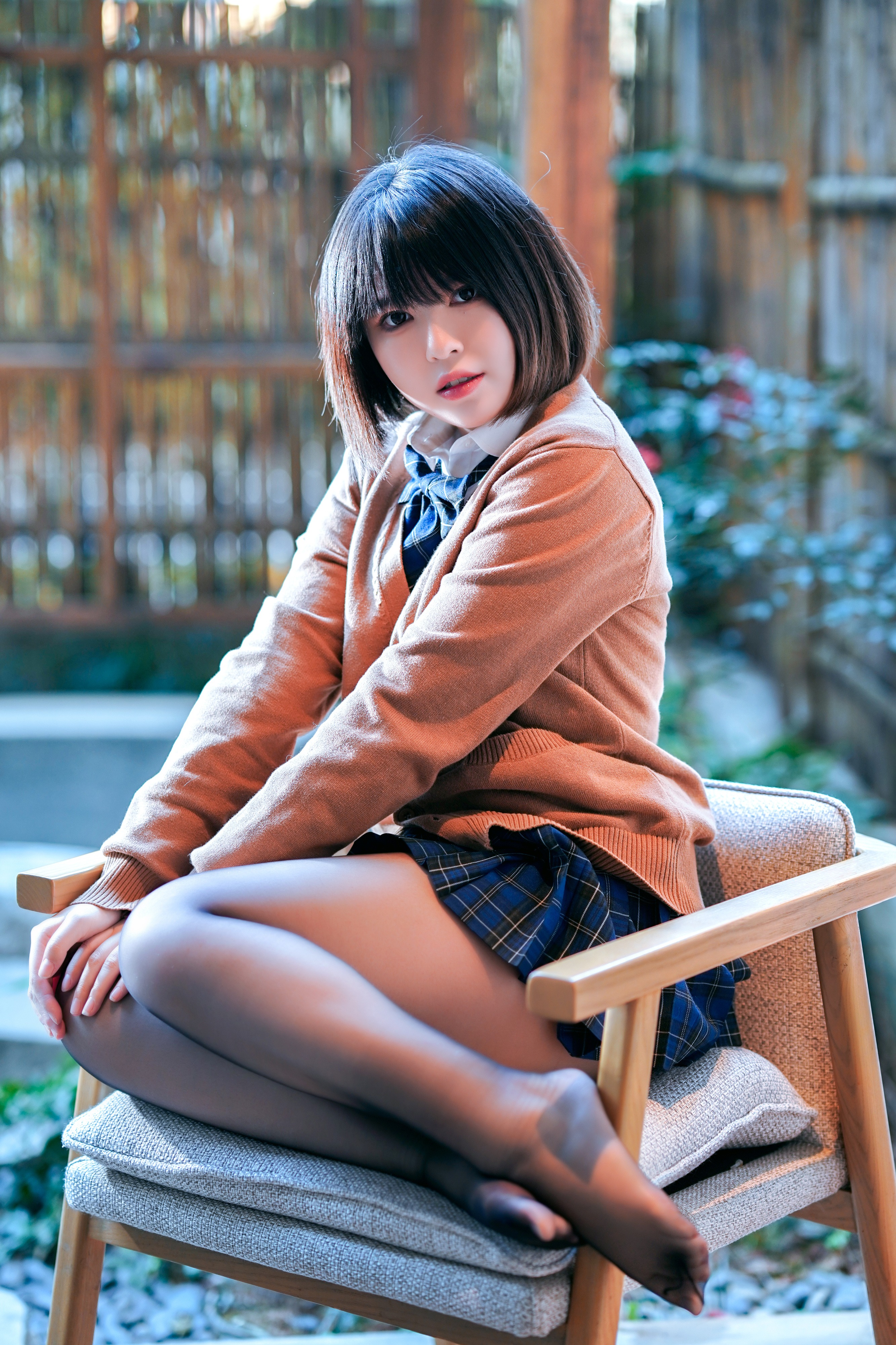 半半子 彼女の制服姿が好き (电车+庭院) 58P(58)