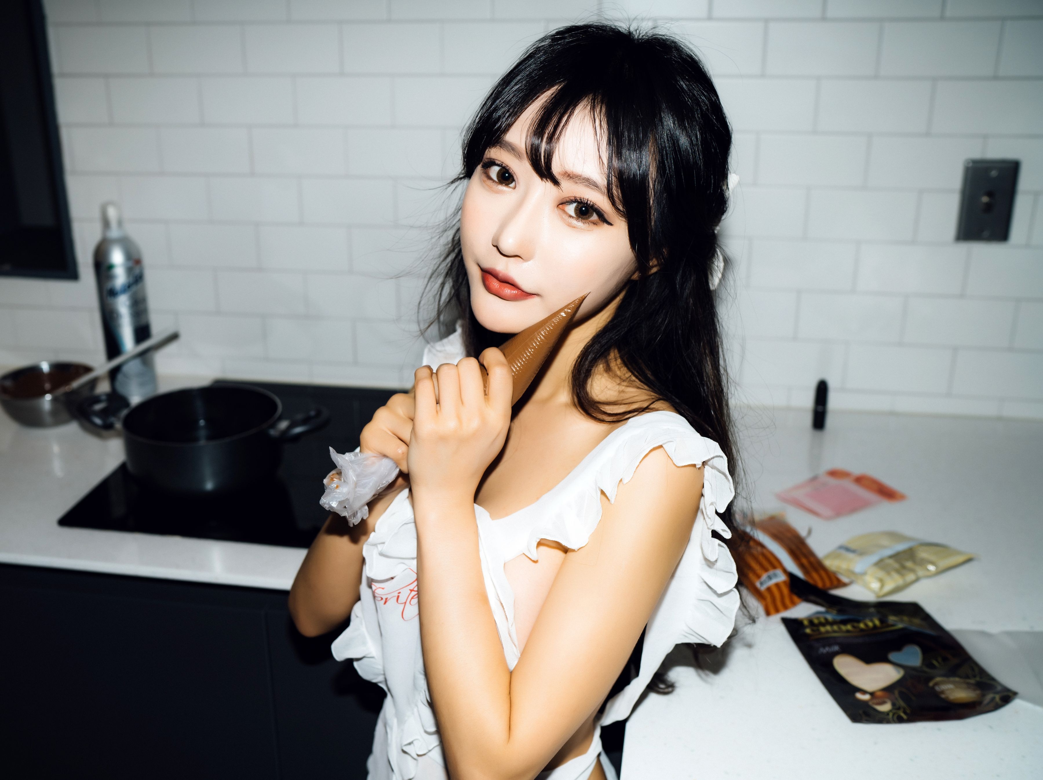 Mona (모나) & Jucy (쥬시) - Valentine - Moon Night Snap(61)