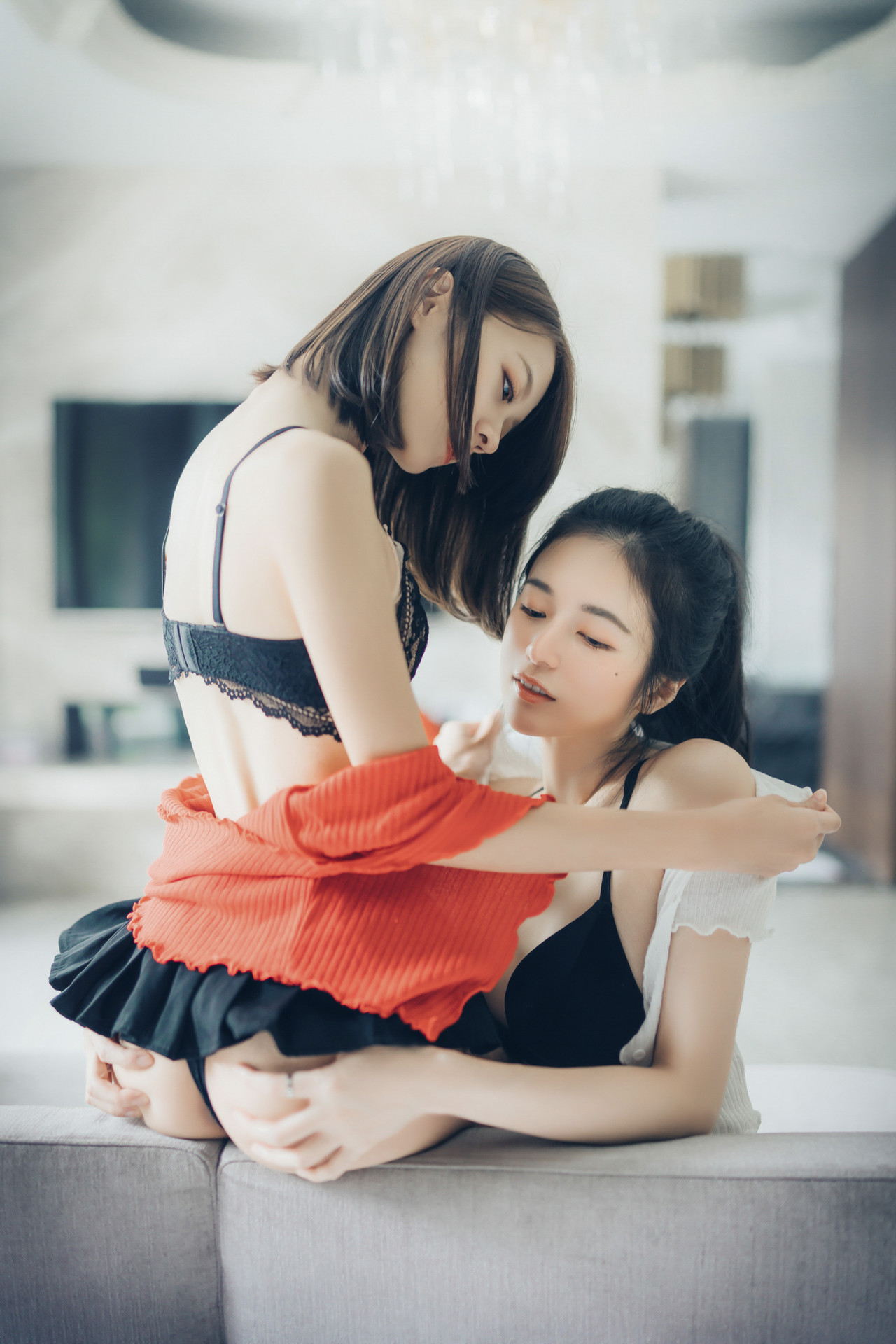 JVID精品 好色蘿莉妍妍X巨乳御姊辰辰❤️ 百合開發初體驗 Vol.01(17)