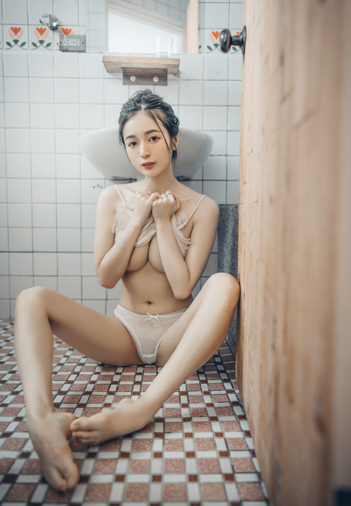 終於約到女神泡湯，浴巾一直掉，最後不穿了直接拍 S級美女-辰辰 Vol.02(4)
