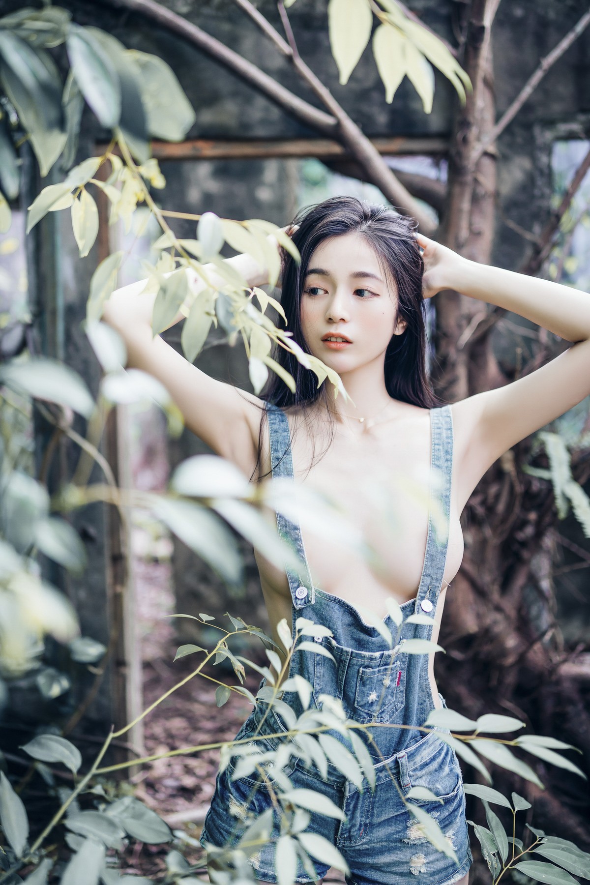 巨乳仙仙辰 野外露出初體驗❤️ 紅衣+透明內褲 裸上身吊帶褲 透明白色罩衫 Vol.02(21)