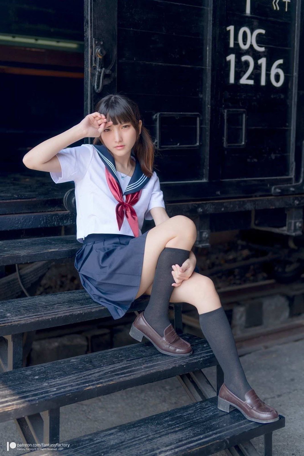 [小丁Patron] High School Girl with Pretty Pussy 皮衣濕身誘惑 (Fantasy Factory)