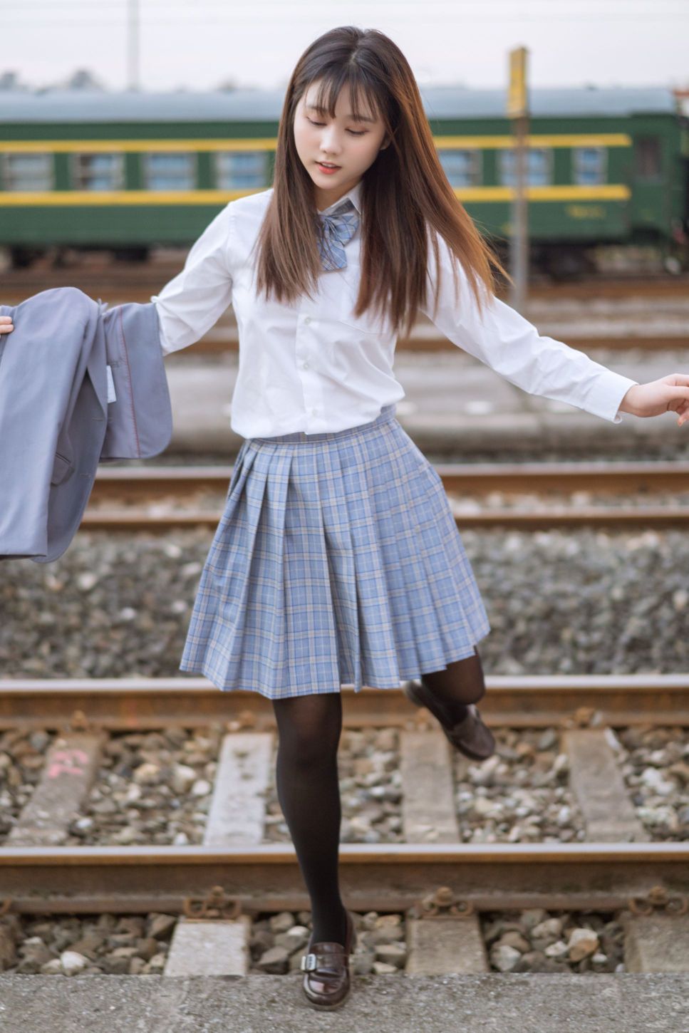 镜酱-私奔 制服[30P](27)