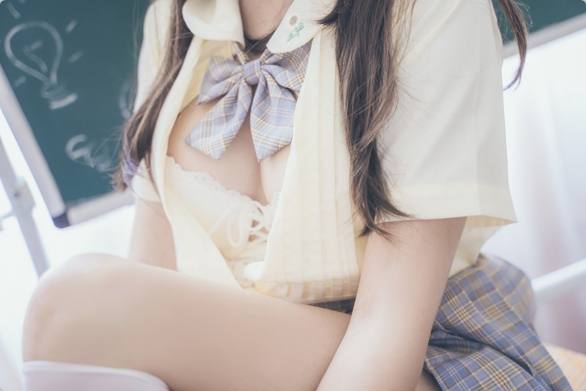 [Cos]过期米线线喵 – 教室写真[30P](11)