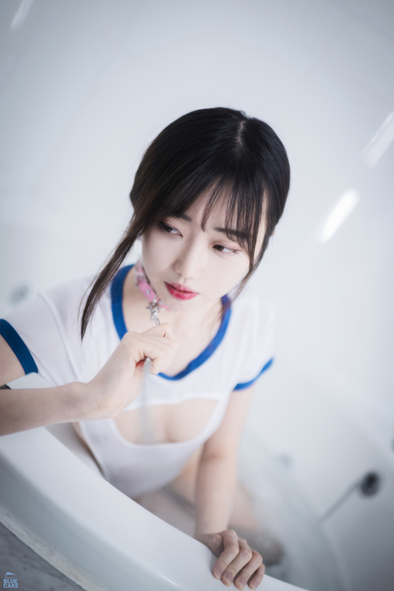 Kim Ji-Won 김지원, [BLUECAKE] White One + RED.Ver &#8211; Set.01(14)
