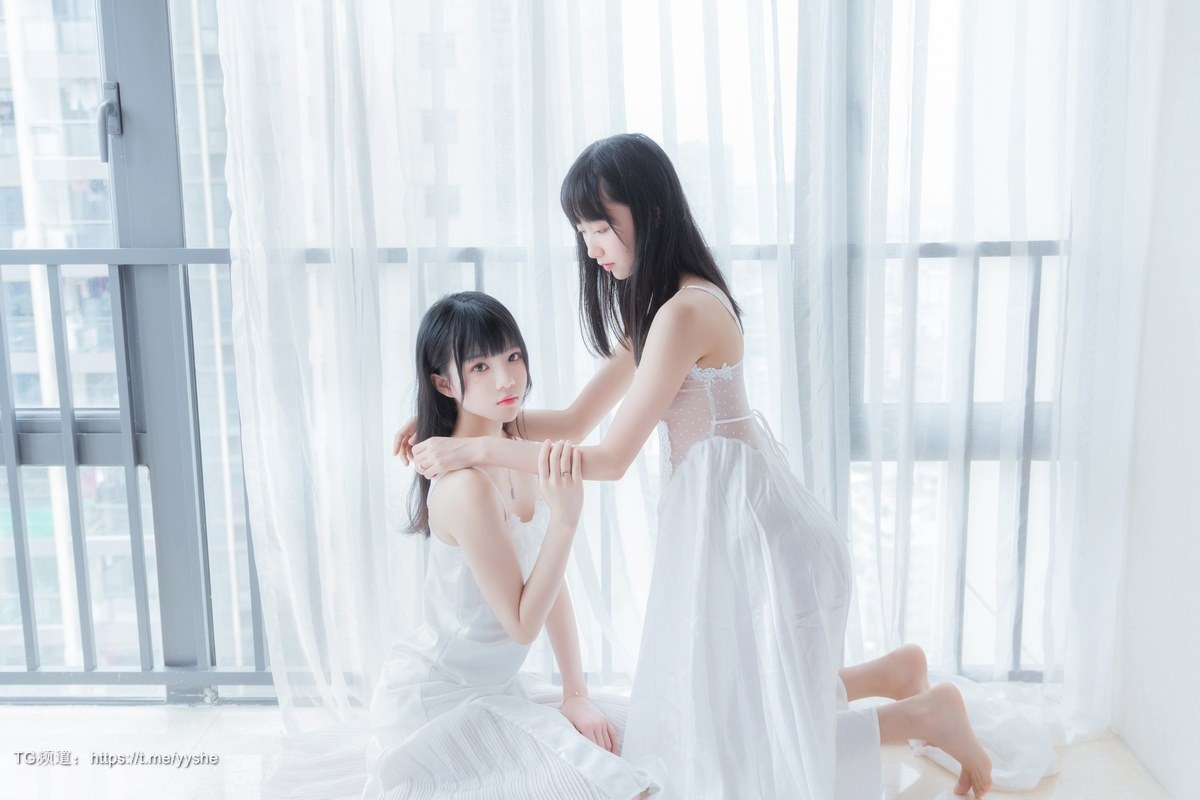 [Cos]桜桃喵- 朝(白裙×白裙)[58P](1)