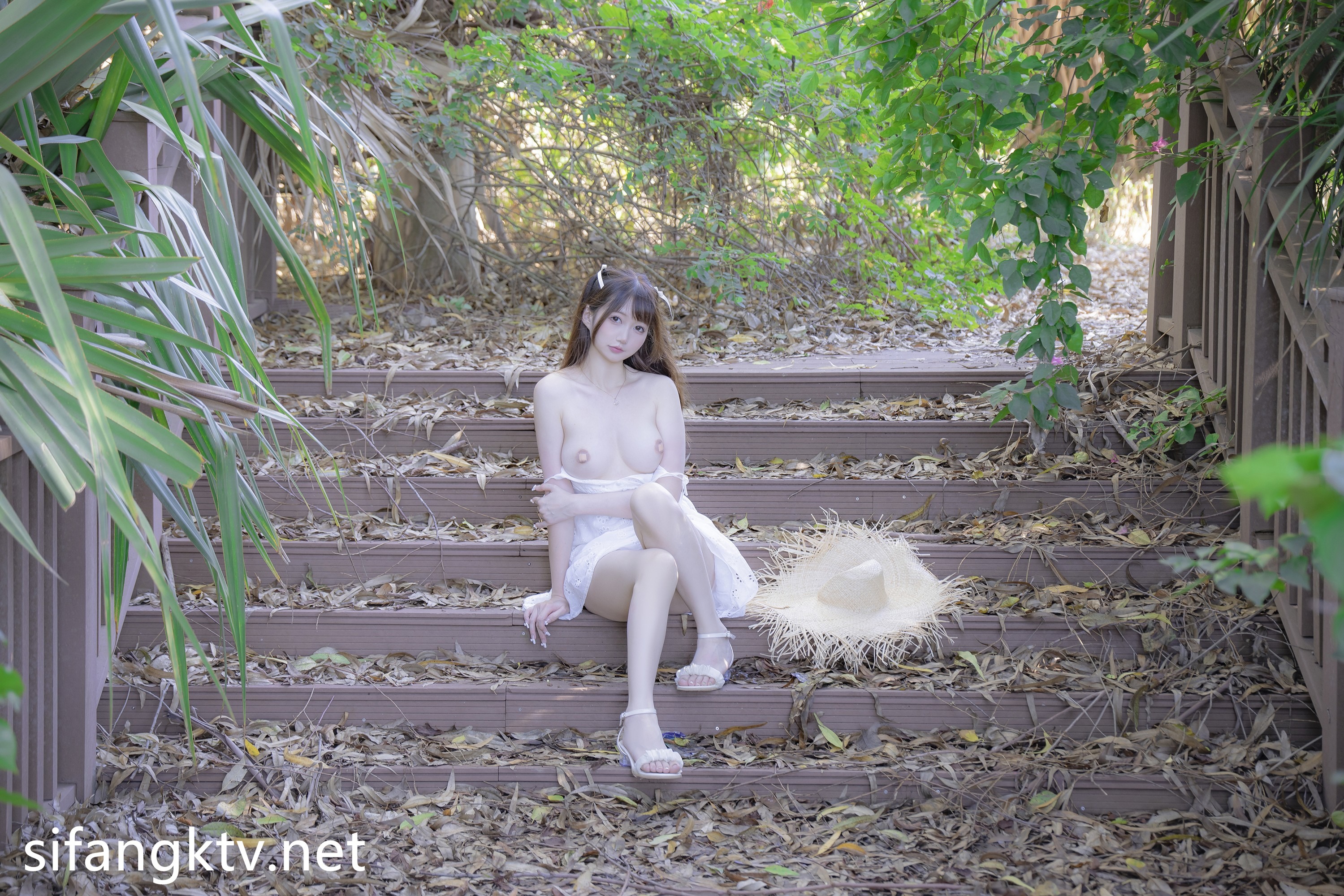 百万COS博主 Onlyfans nagisa魔物喵(109)