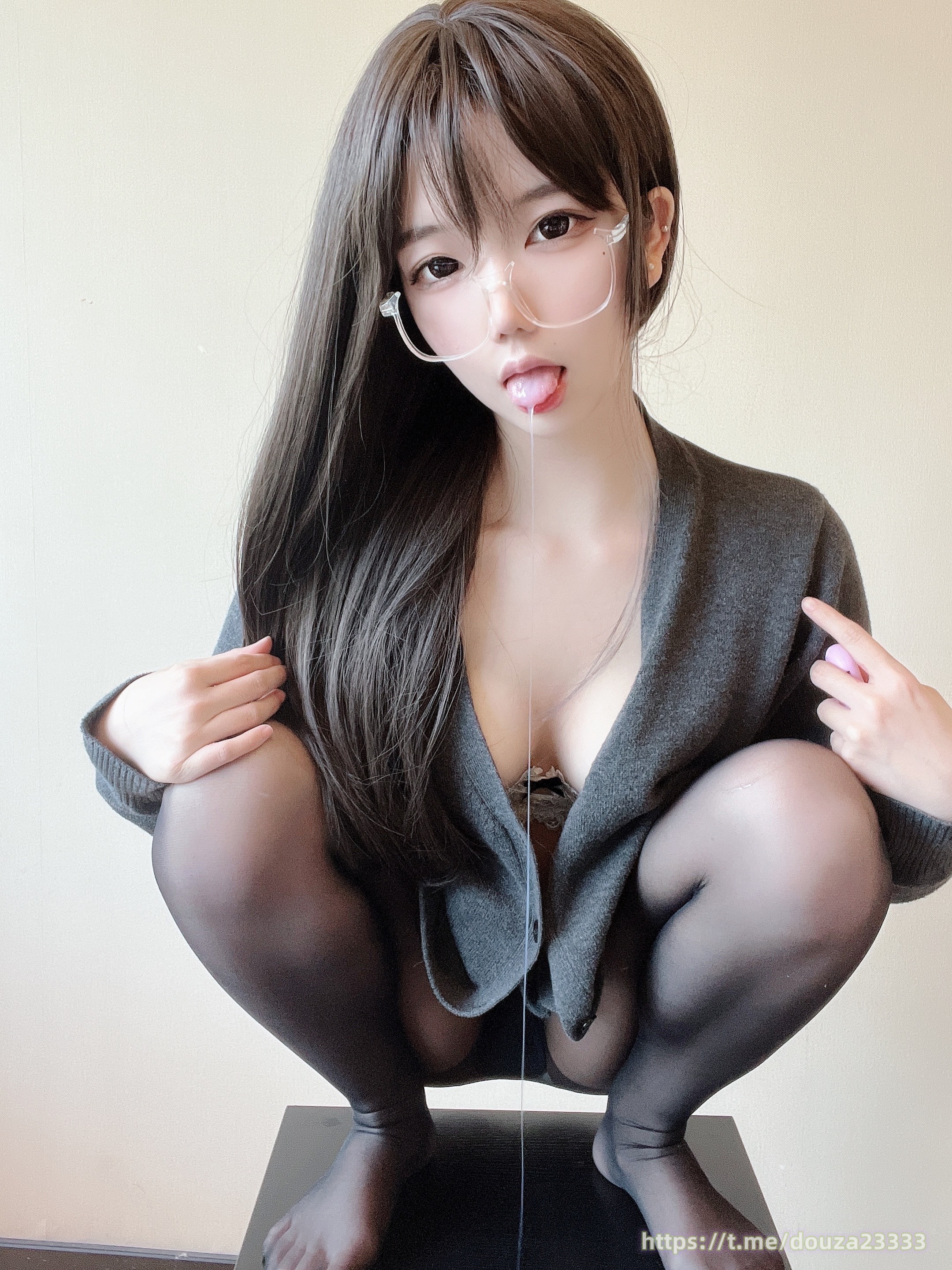 rainy黑丝白蕾丝51p