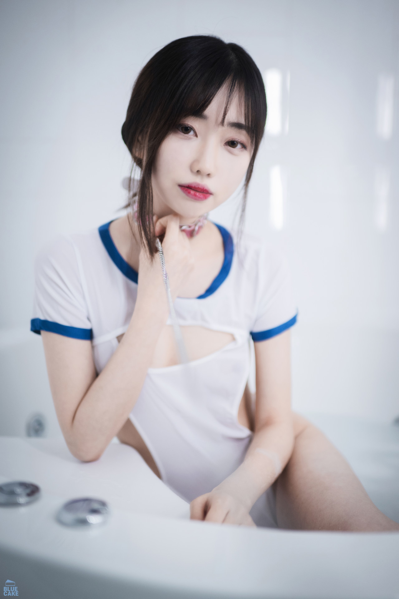Kim Ji-Won 김지원, [BLUECAKE] White One + RED.Ver &#8211; Set.01(11)