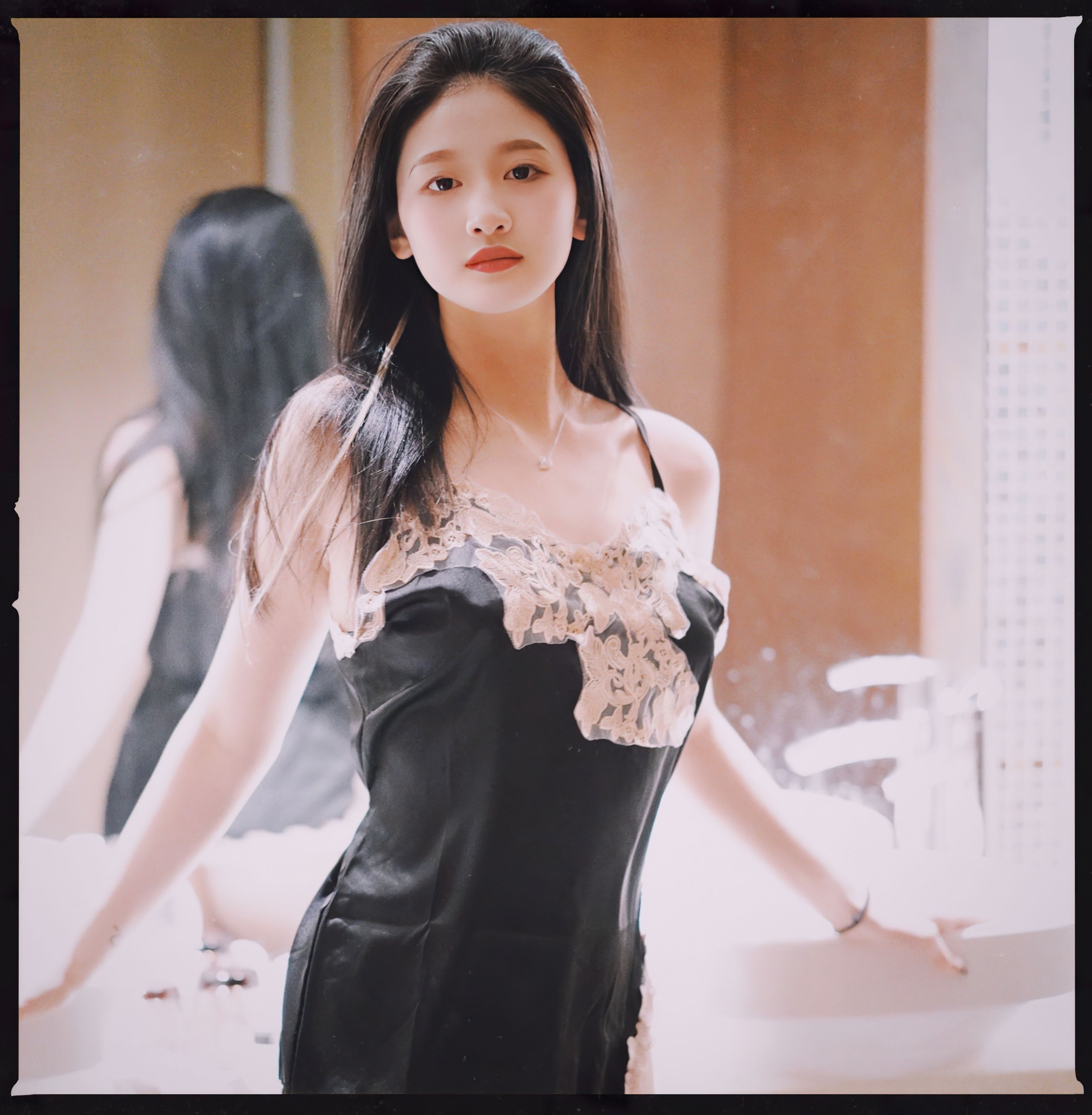 美女模特彤彤大尺度私房(16)