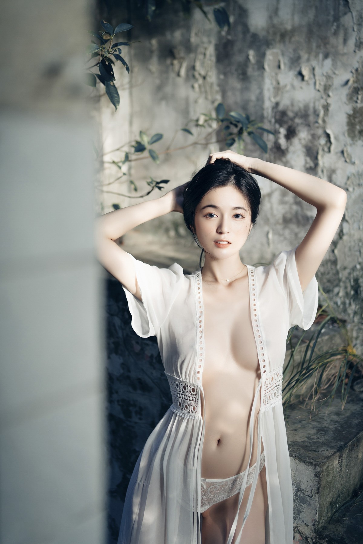巨乳仙仙辰 野外露出初體驗❤️ 紅衣+透明內褲 裸上身吊帶褲 透明白色罩衫 Vol.02(43)