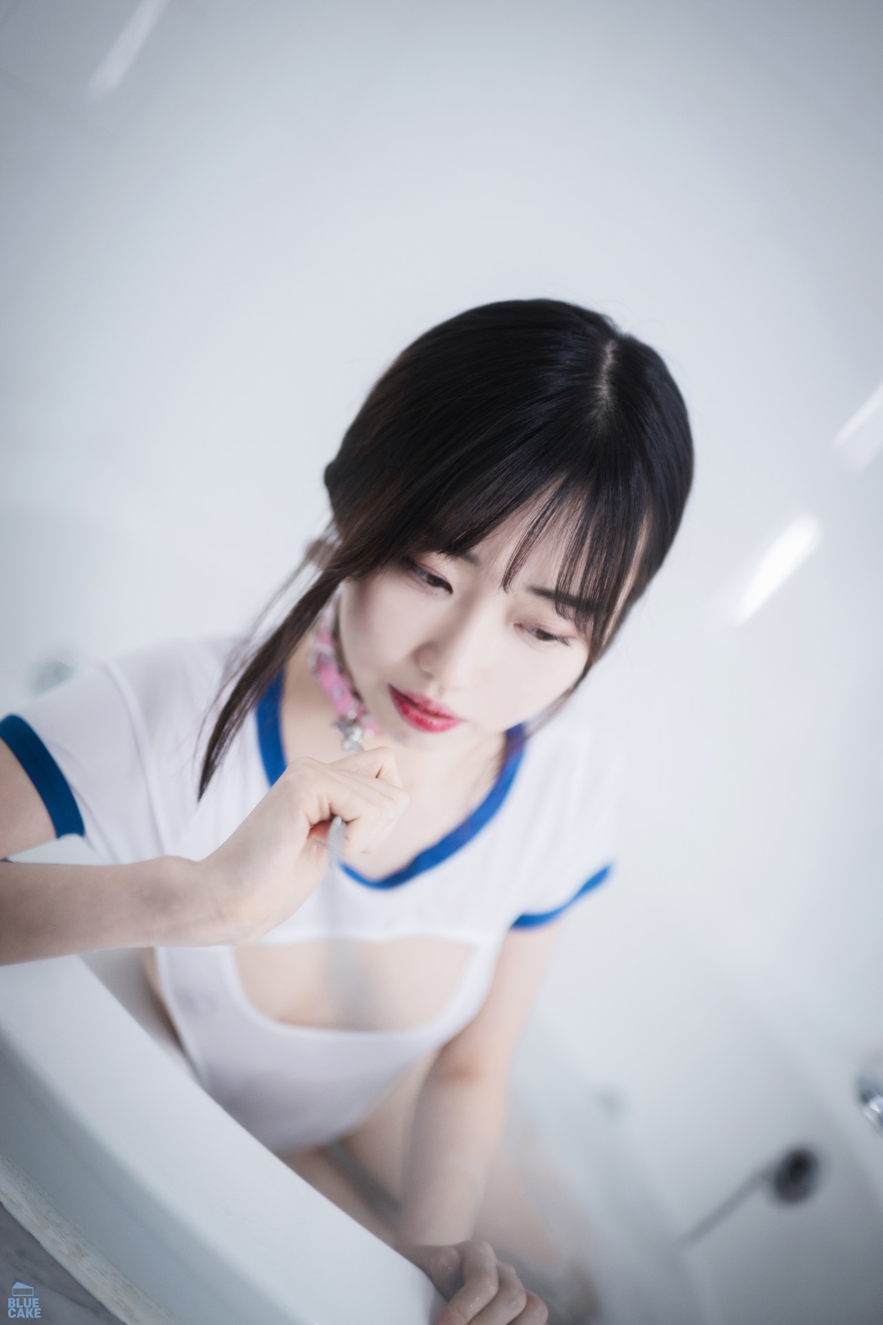Kim Ji-Won 김지원, [BLUECAKE] White One + RED.Ver &#8211; Set.01(15)