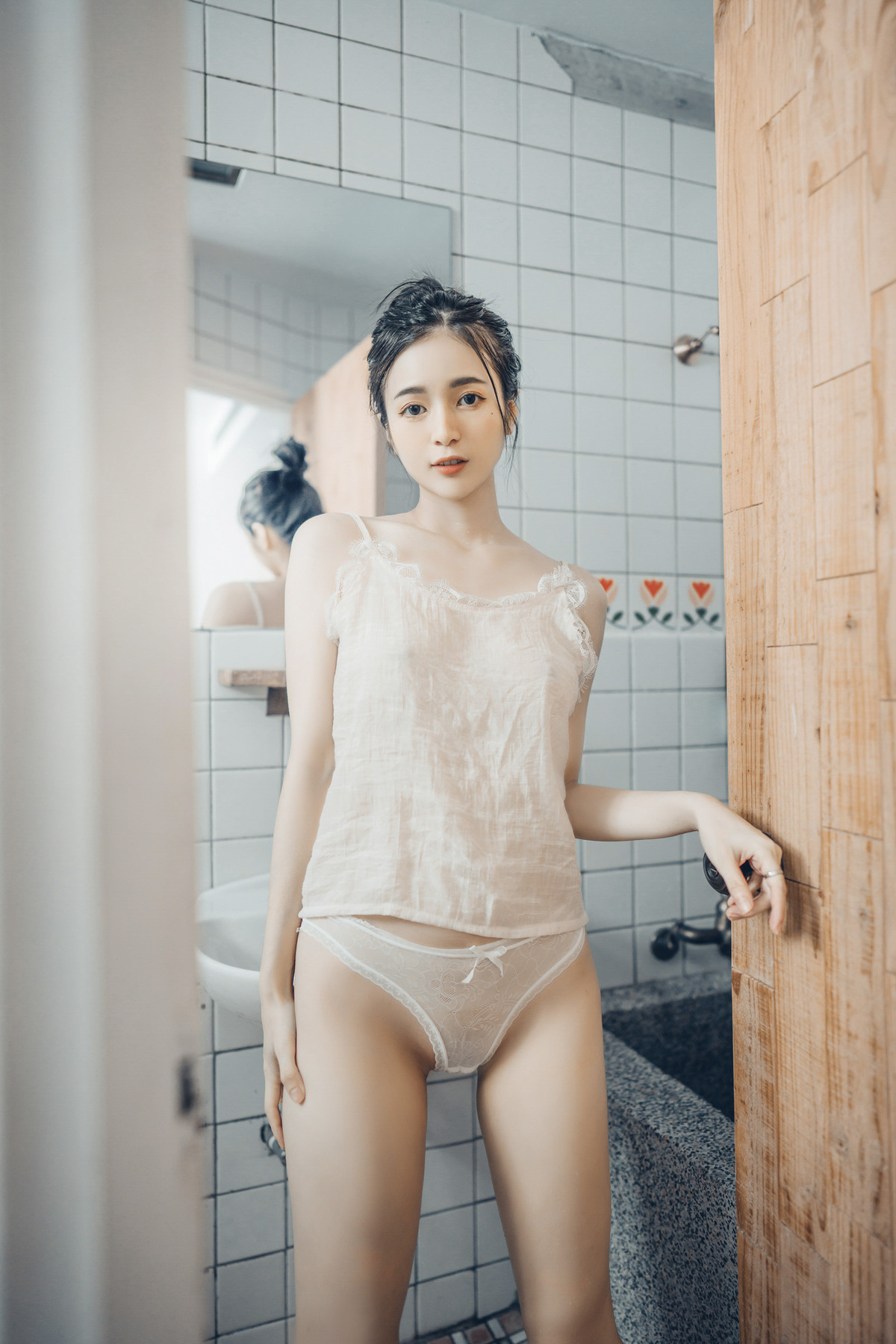 終於約到女神泡湯，浴巾一直掉，最後不穿了直接拍 S級美女-辰辰 Vol.02