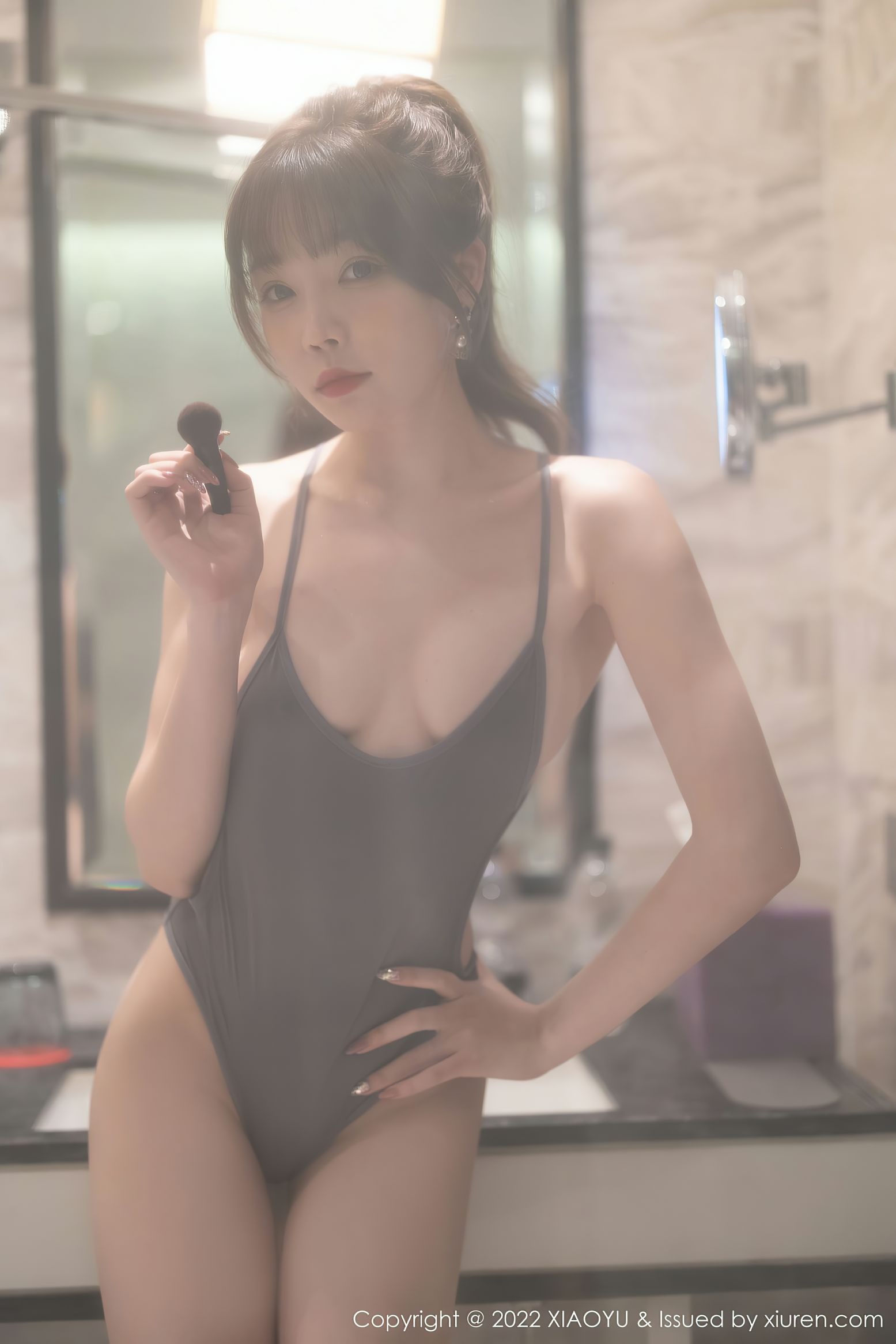 [XIAOYU语画界] 2022.06.23 VOL.805 芝芝Booty 性感灰色吊带露背魅惑诱人灰丝浑圆美臀(17)