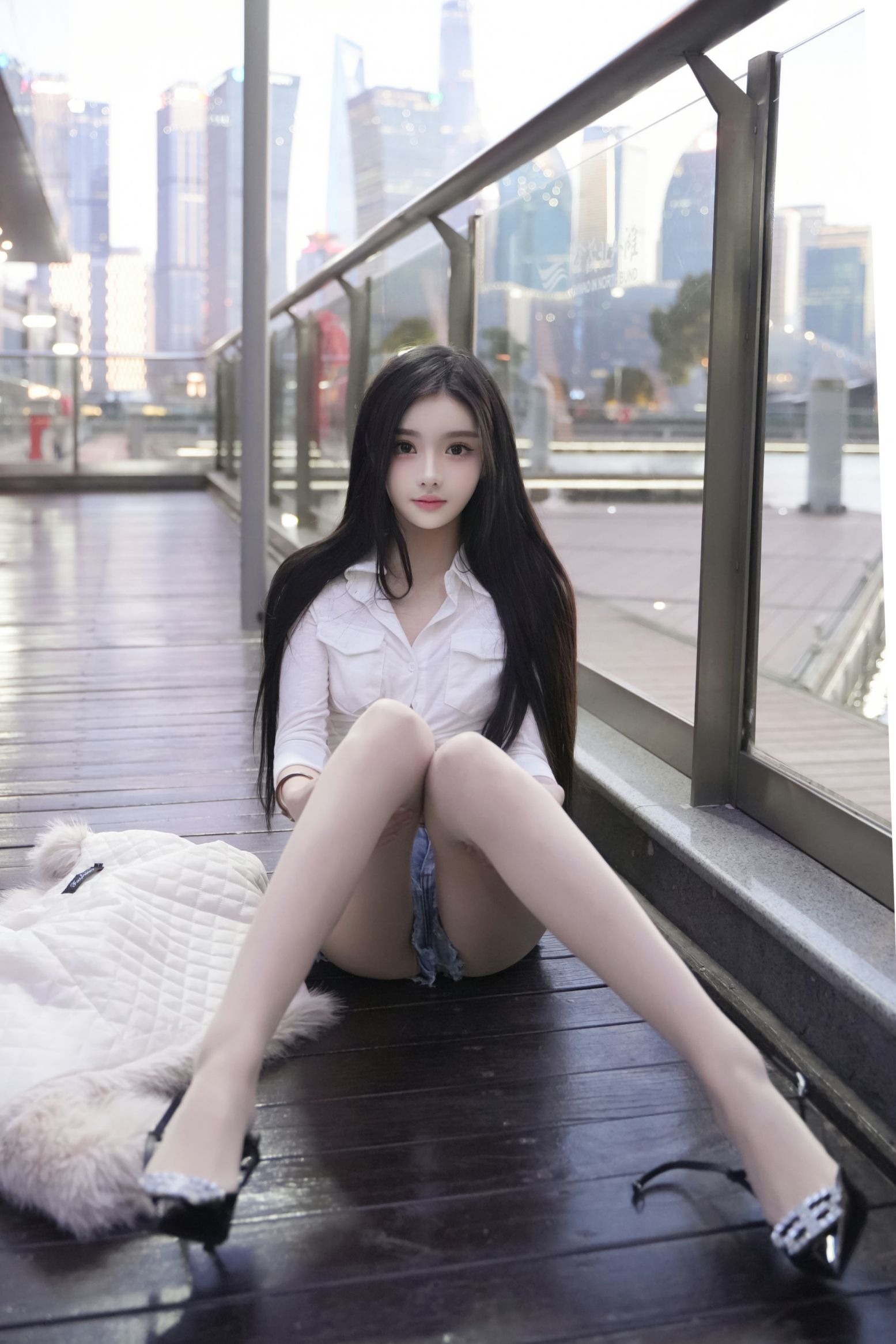 龙雪儿 – 牛仔短裤(56)