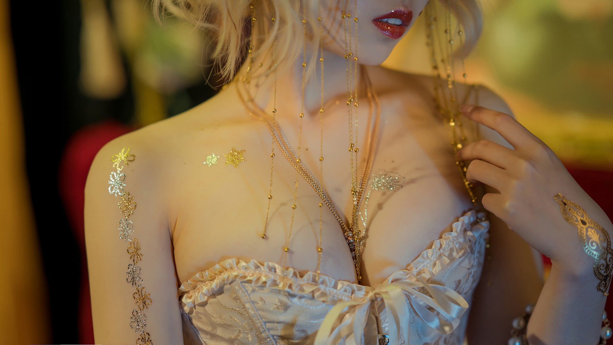 Cosplay 七月喵子 献上王的冠冕(26)