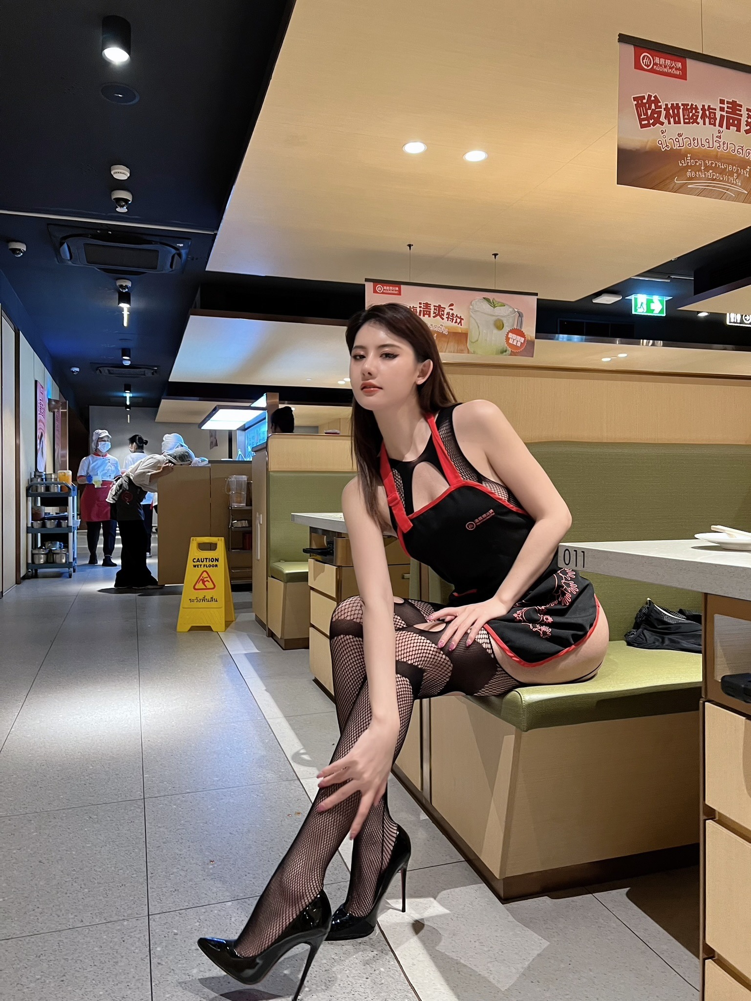 就是阿朱啊 – 海底捞+连体白丝露出 66P(6)