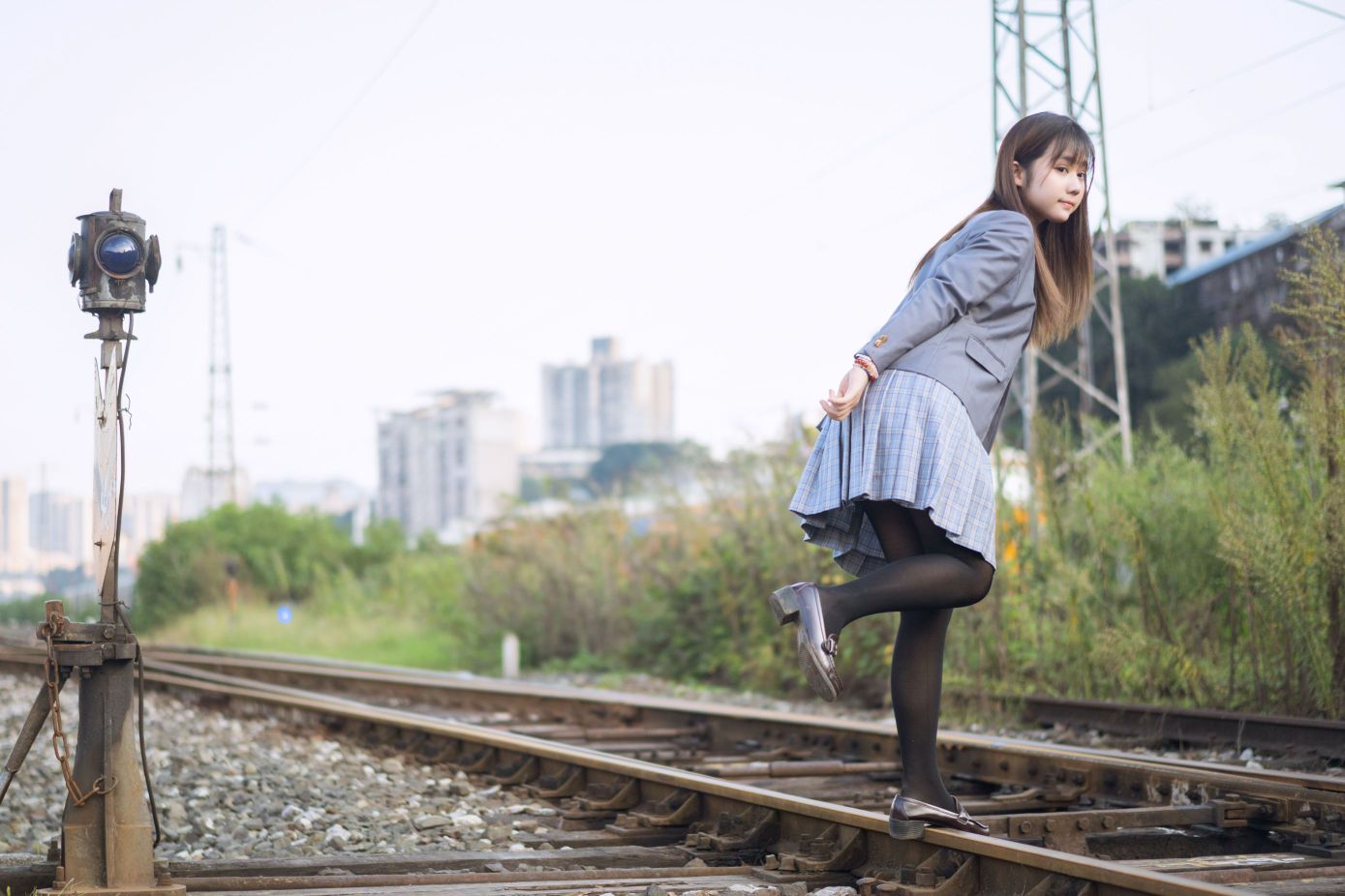 镜酱-私奔 制服[30P](5)