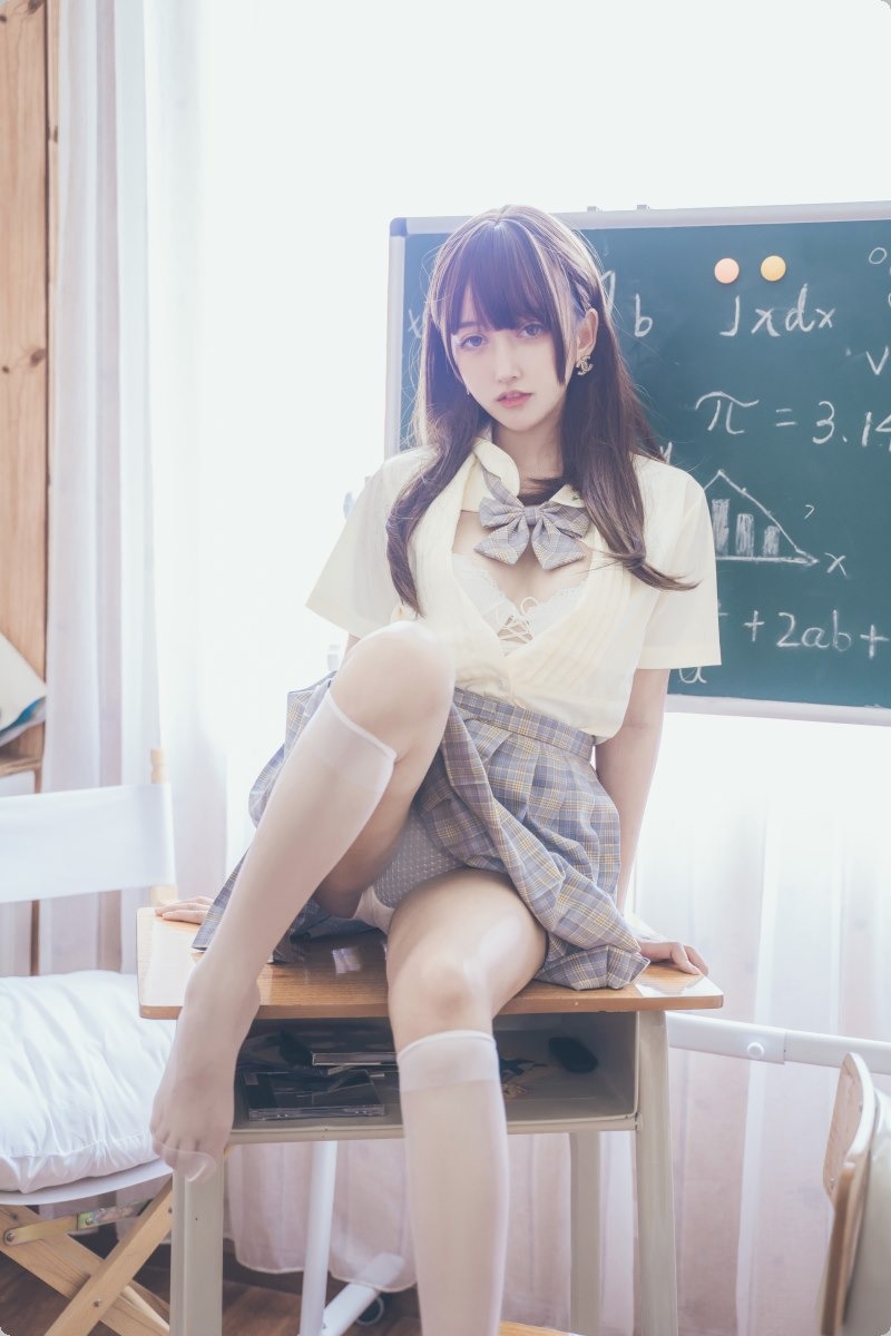 [Cos]过期米线线喵 – 教室写真[30P](9)